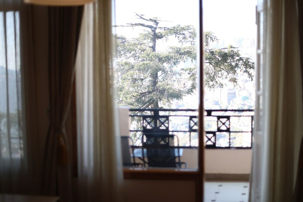 Deluxe Room - Mall road facing with Bathtub