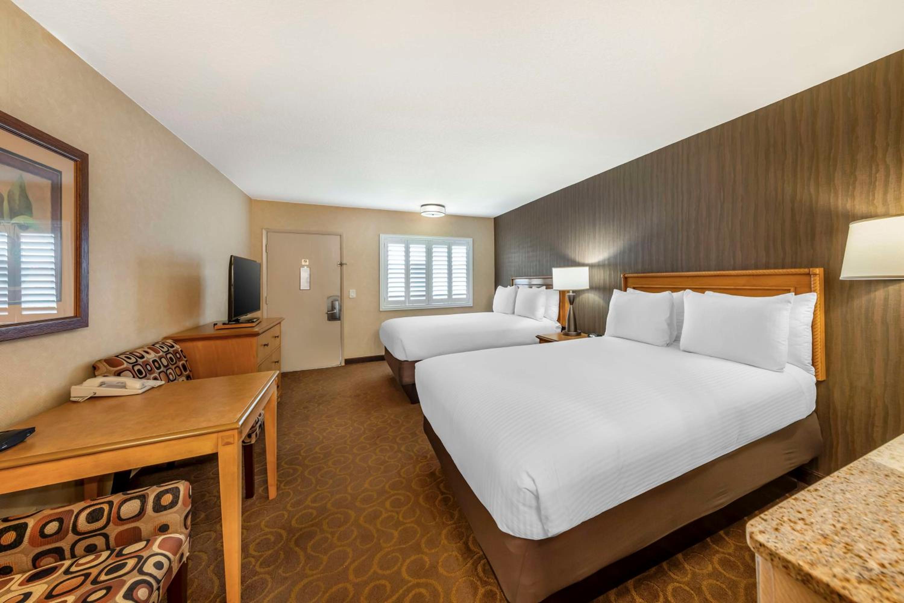 Queen Room with Two Queen Beds - Non-Smoking