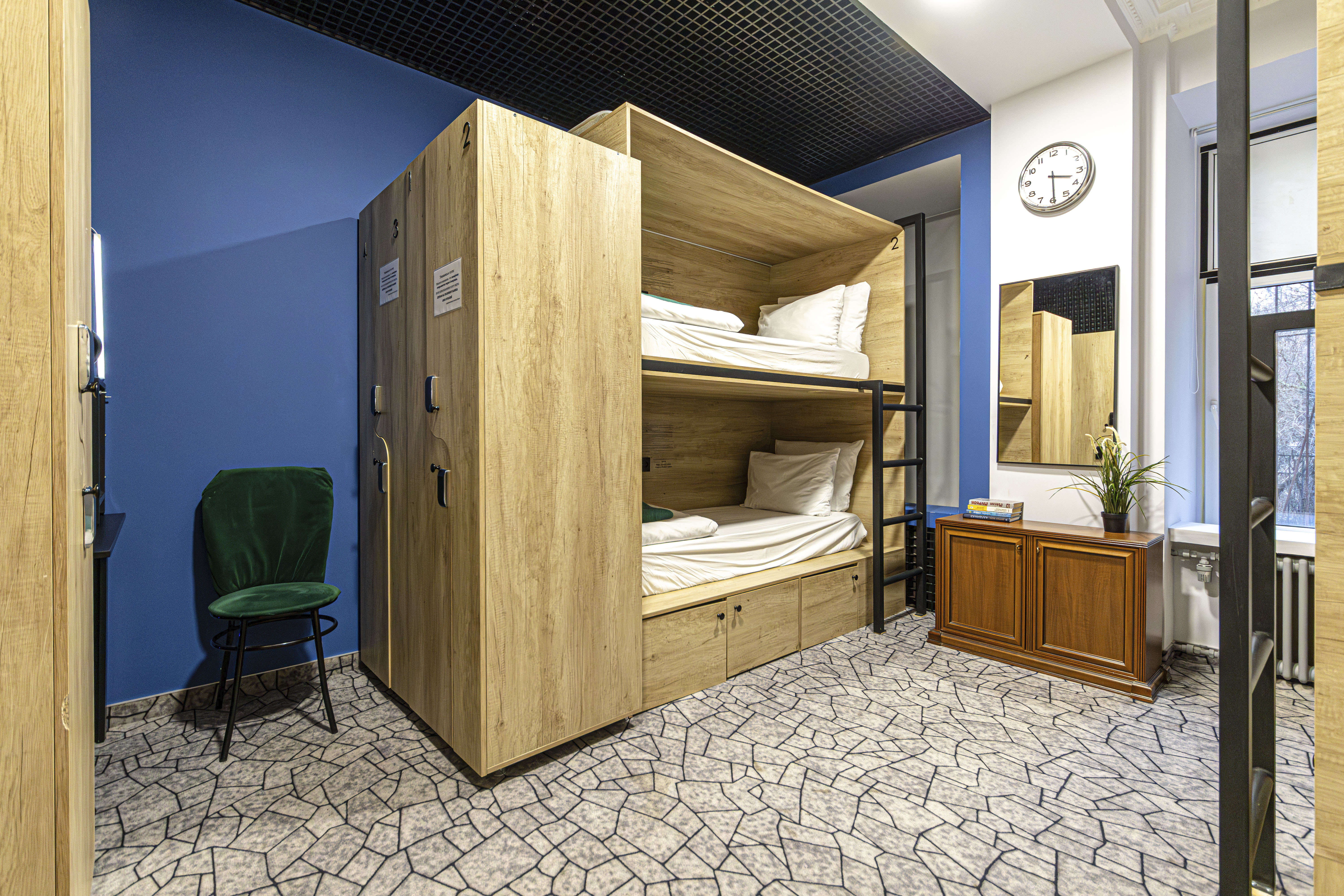 Кровать в общем 6-местном номере для женщин