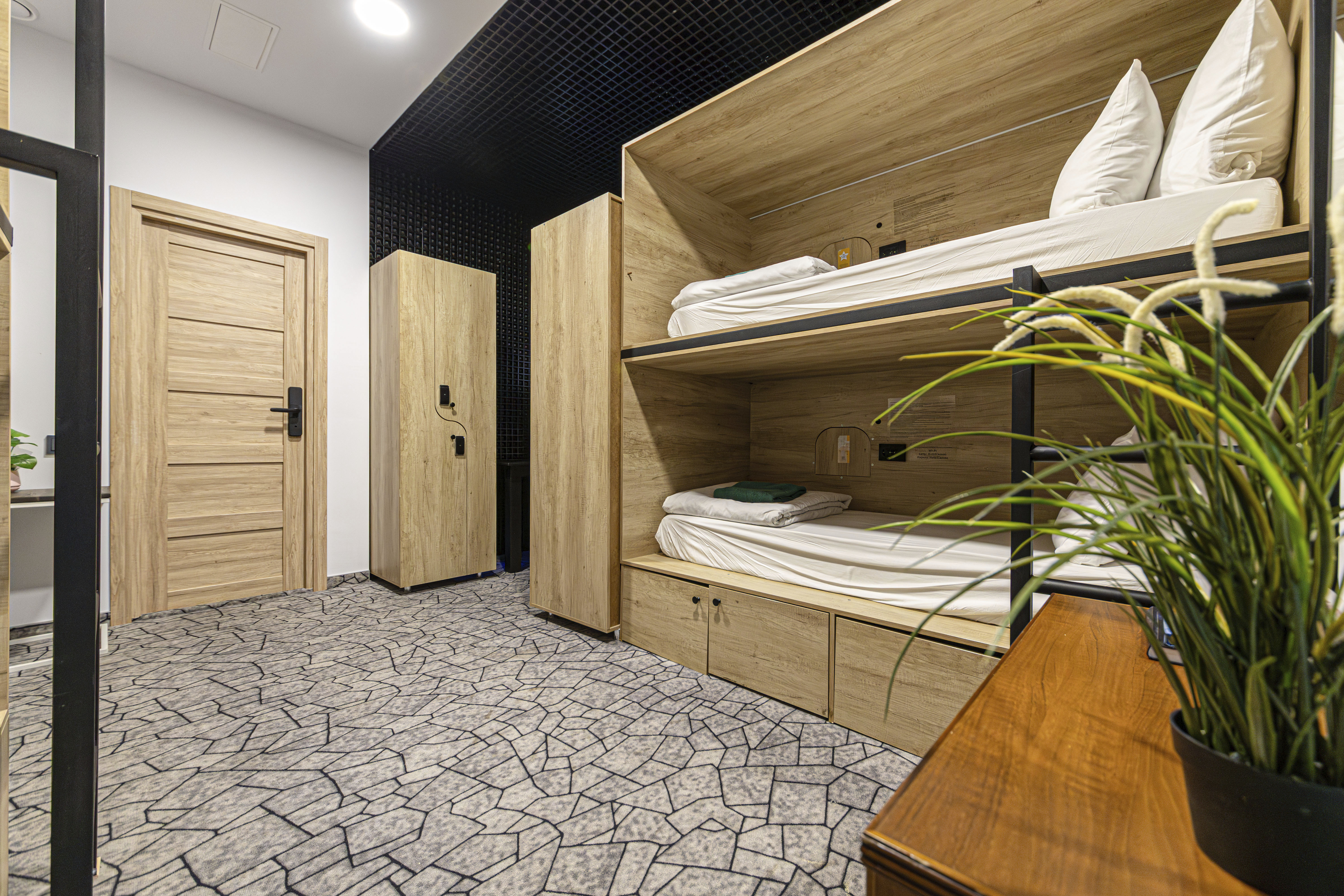 Кровать в общем 6-местном номере для женщин