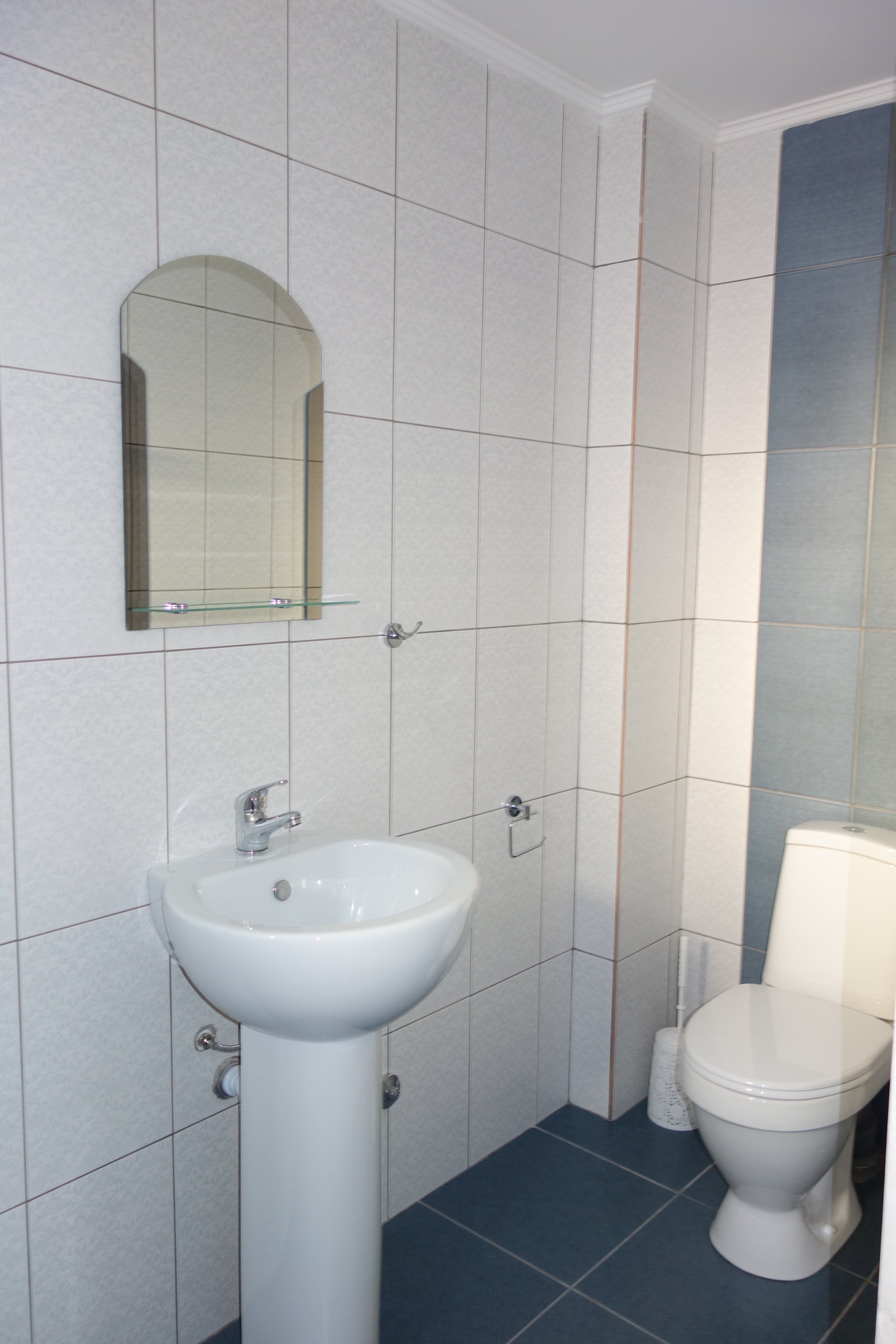 Студия семейная с отдельным входом и собственной кухней.