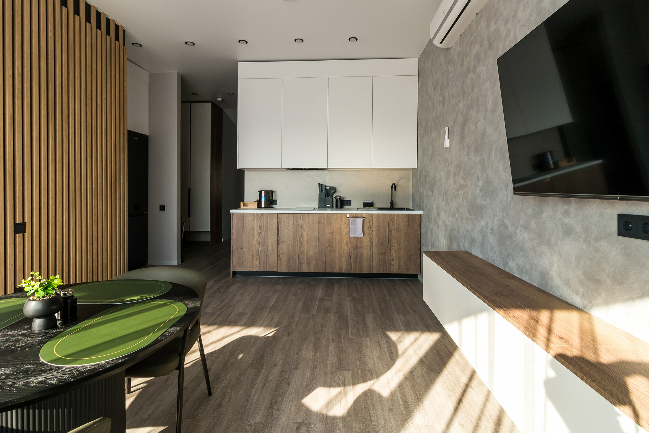 Люкс с кроватью размера «king-size» и балконом