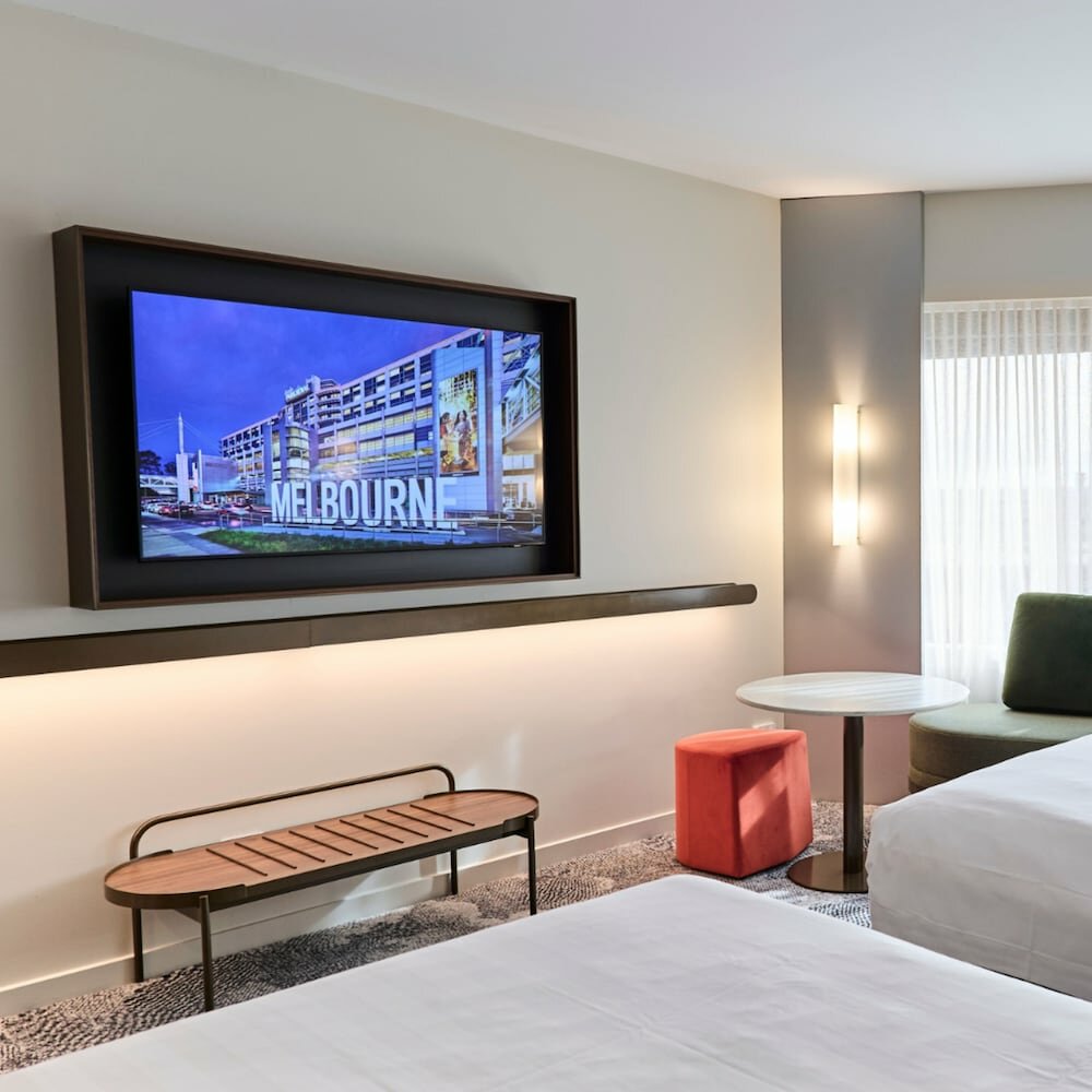 Superior Twin Room - Runway View