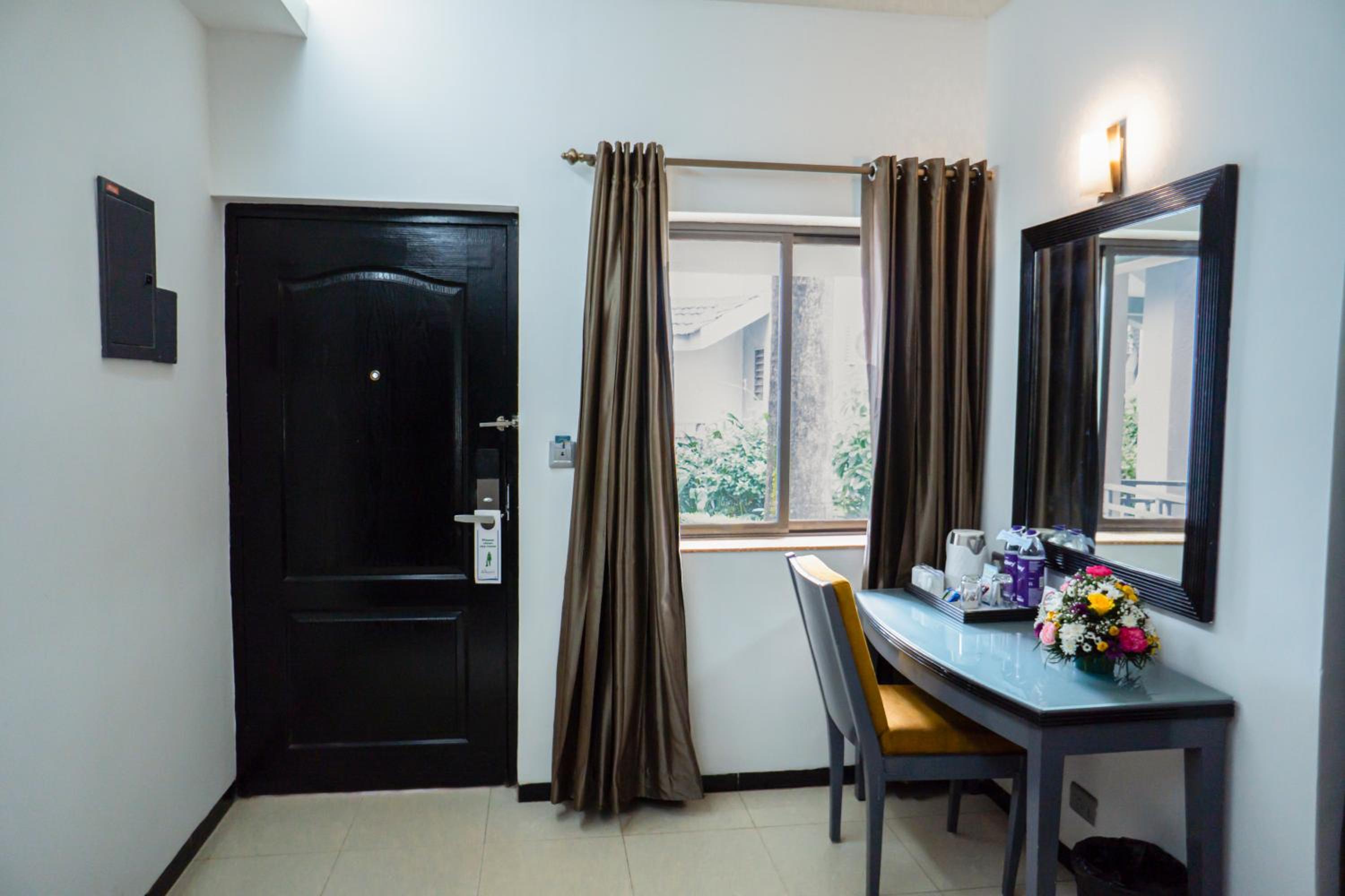 Superior Garden View Room with Balcony