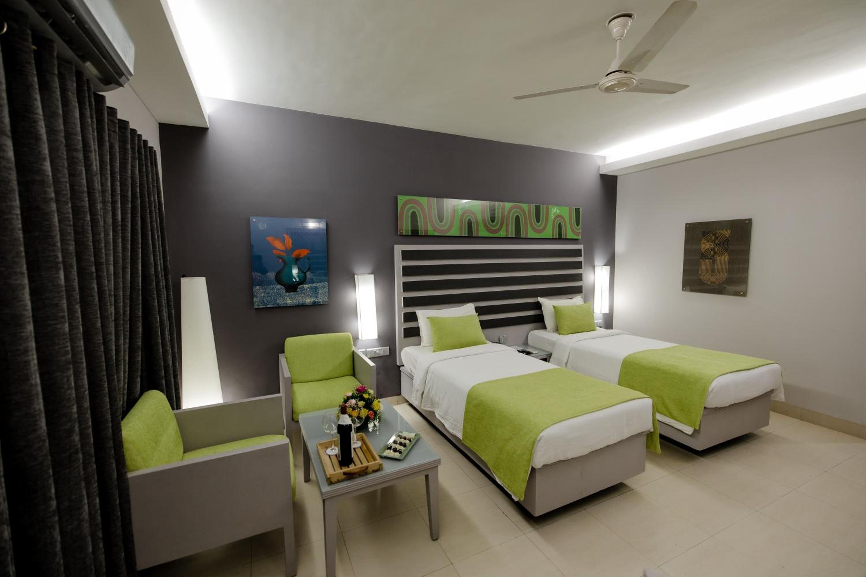 Deluxe Garden View room with Balcony