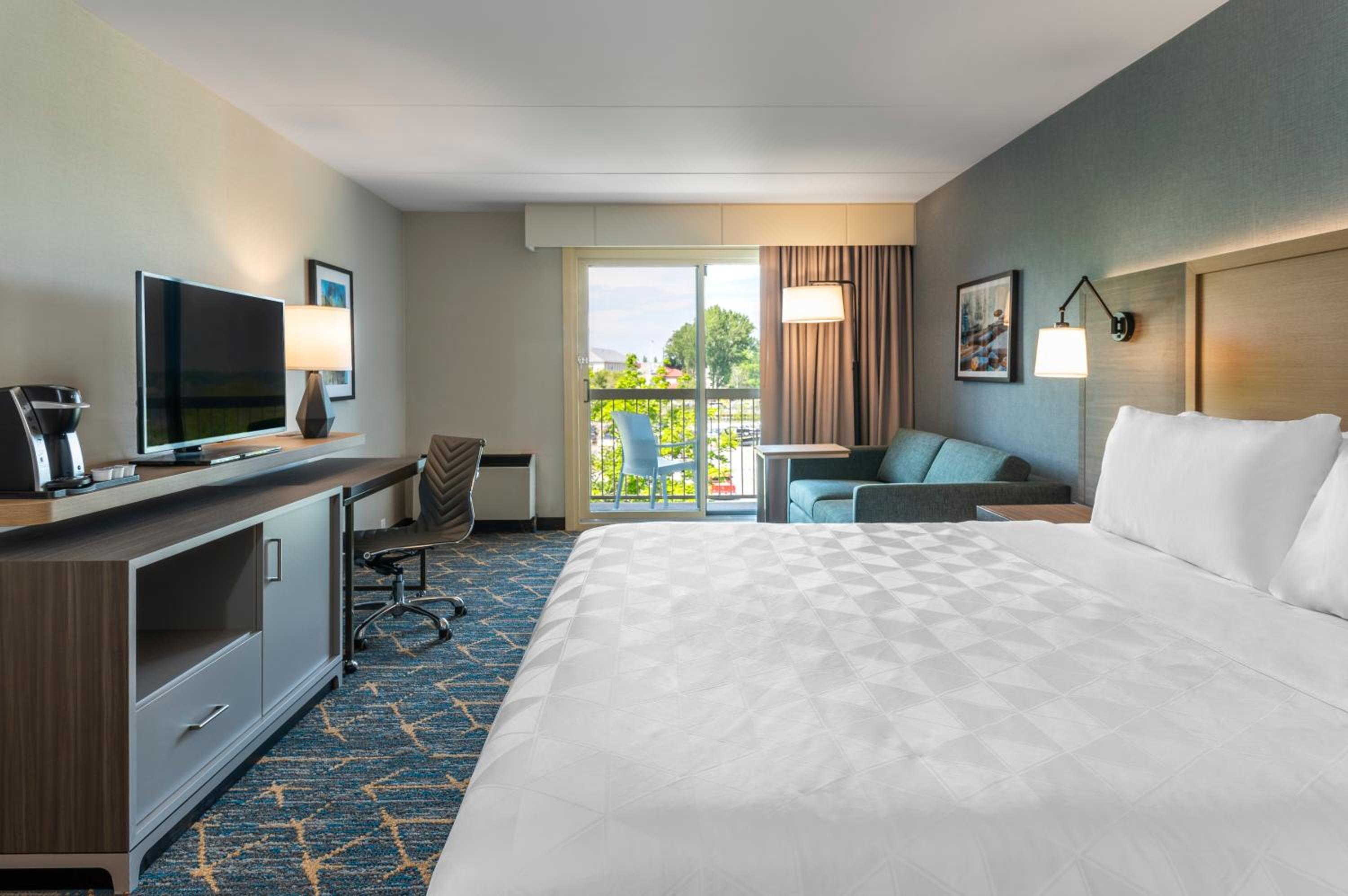 Standard King Room with Sofa Bed and Balcony - Partial City View