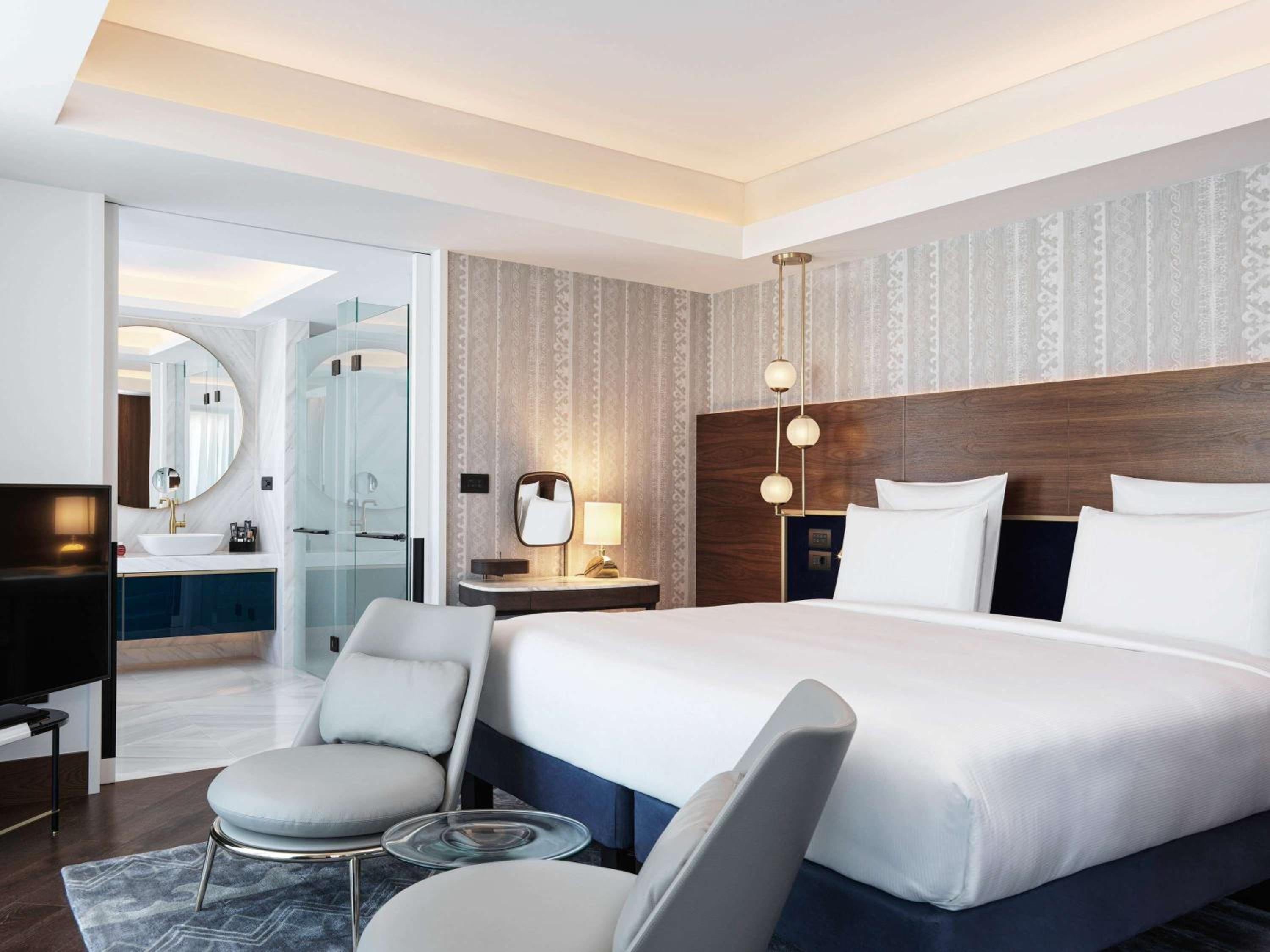 Deluxe King Room with Balcony