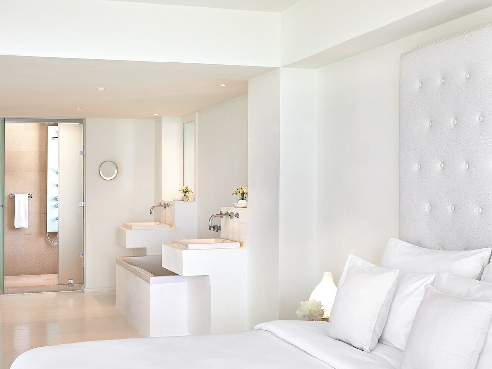 One Bedroom Grand Suite with Frontal Sea View