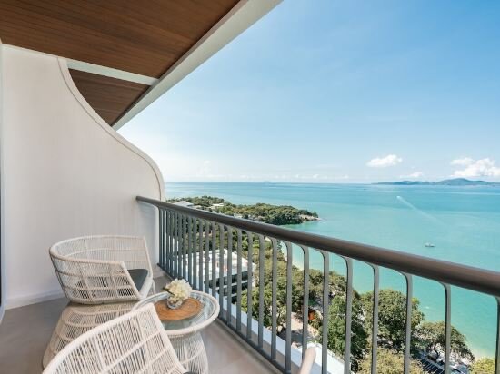 Deluxe Ocean View Family