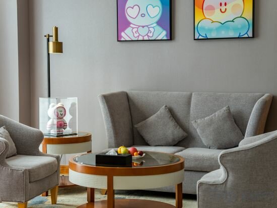 Family-friendly Family Room