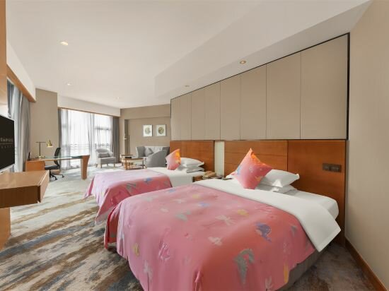 Family-friendly Family Room