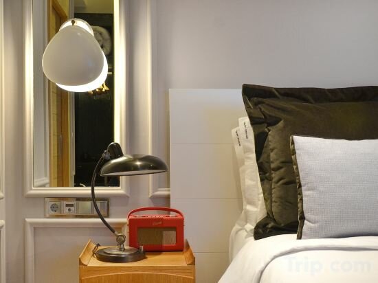 Small Room With Street View