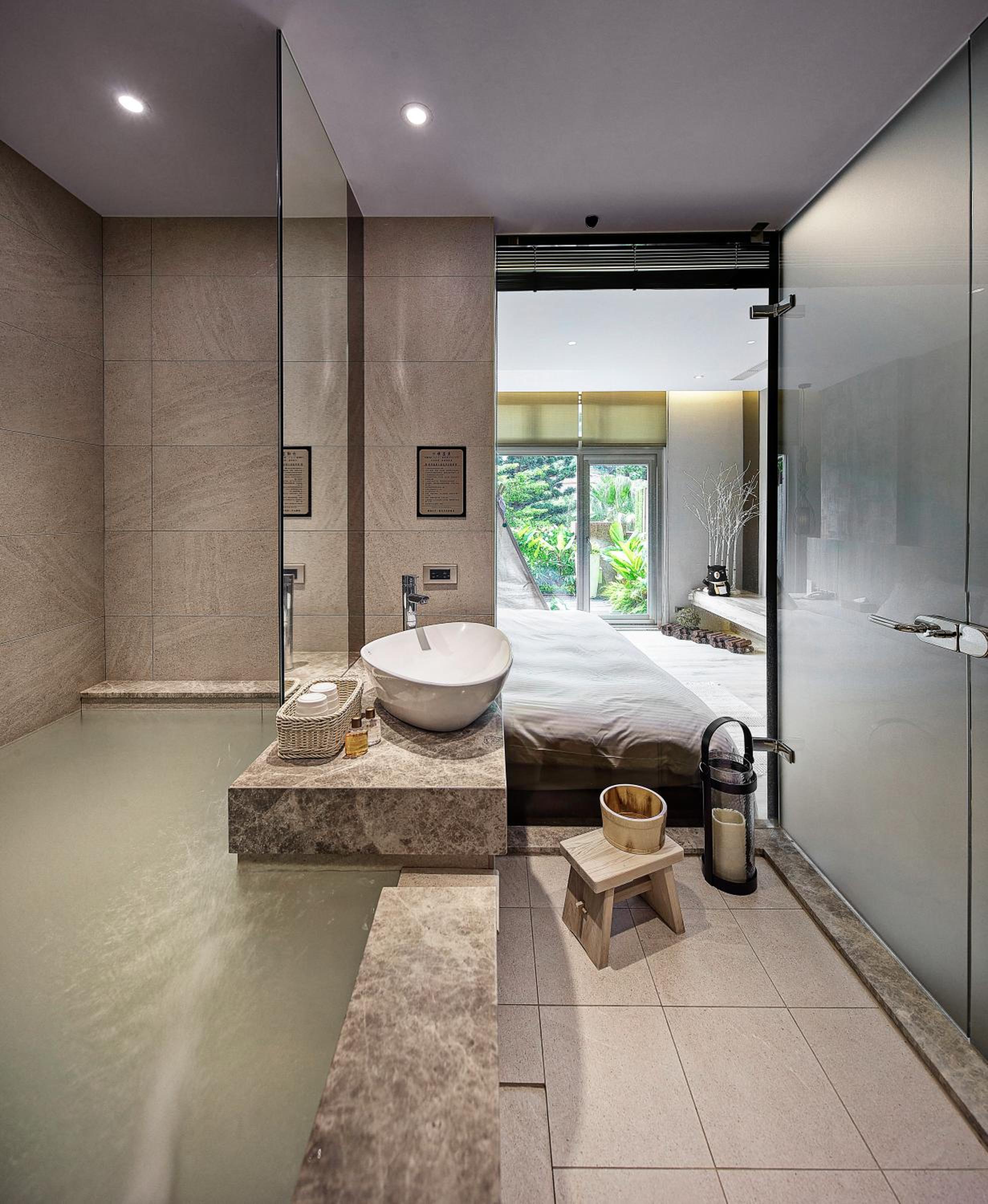 Queen Room with Garden View