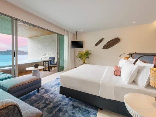 Premium Pool Suite Ocean View