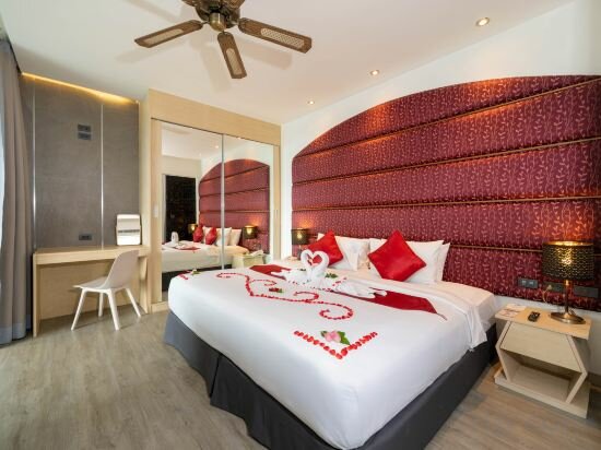 Superior Suite With Plunge Jacuzzi