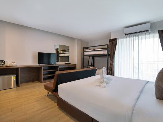 Grand Deluxe Room with City View