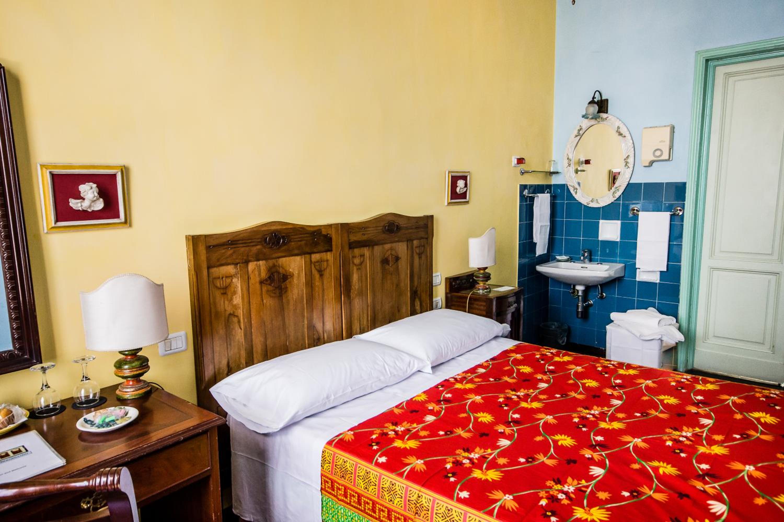 Queen Room With Shared Bathroom