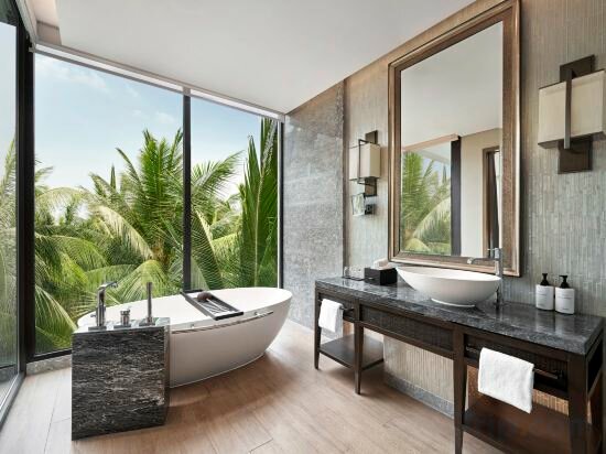 Accessible Classic King Room With Resort View