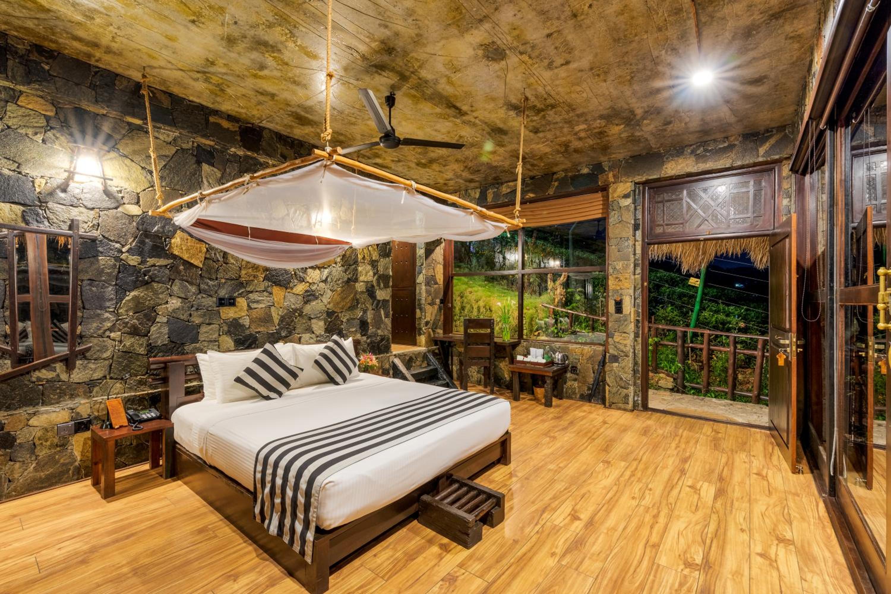 Royal Deluxe with Roll-out Bed