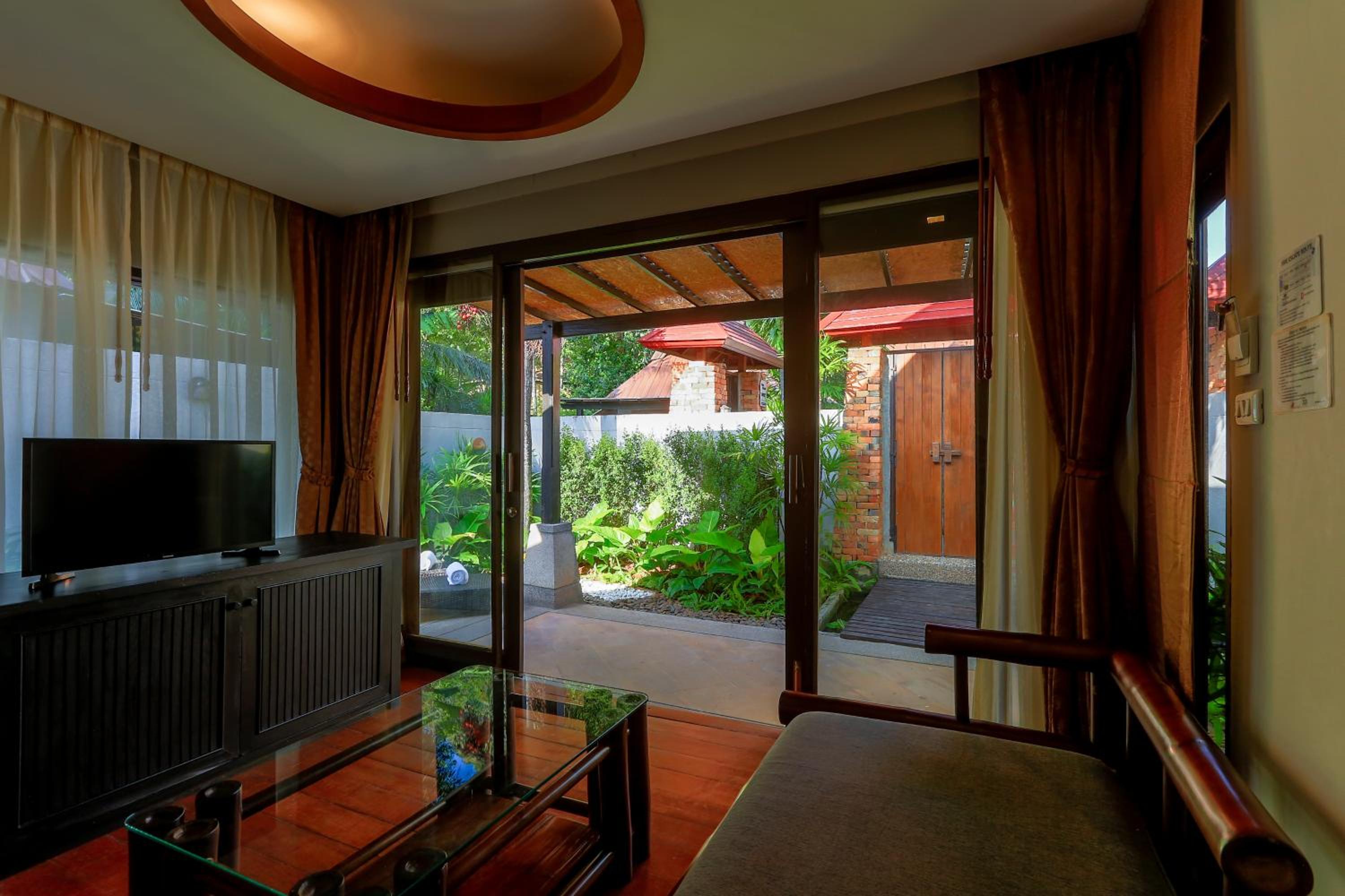 One-Bedroom Cottage with Spa Bath