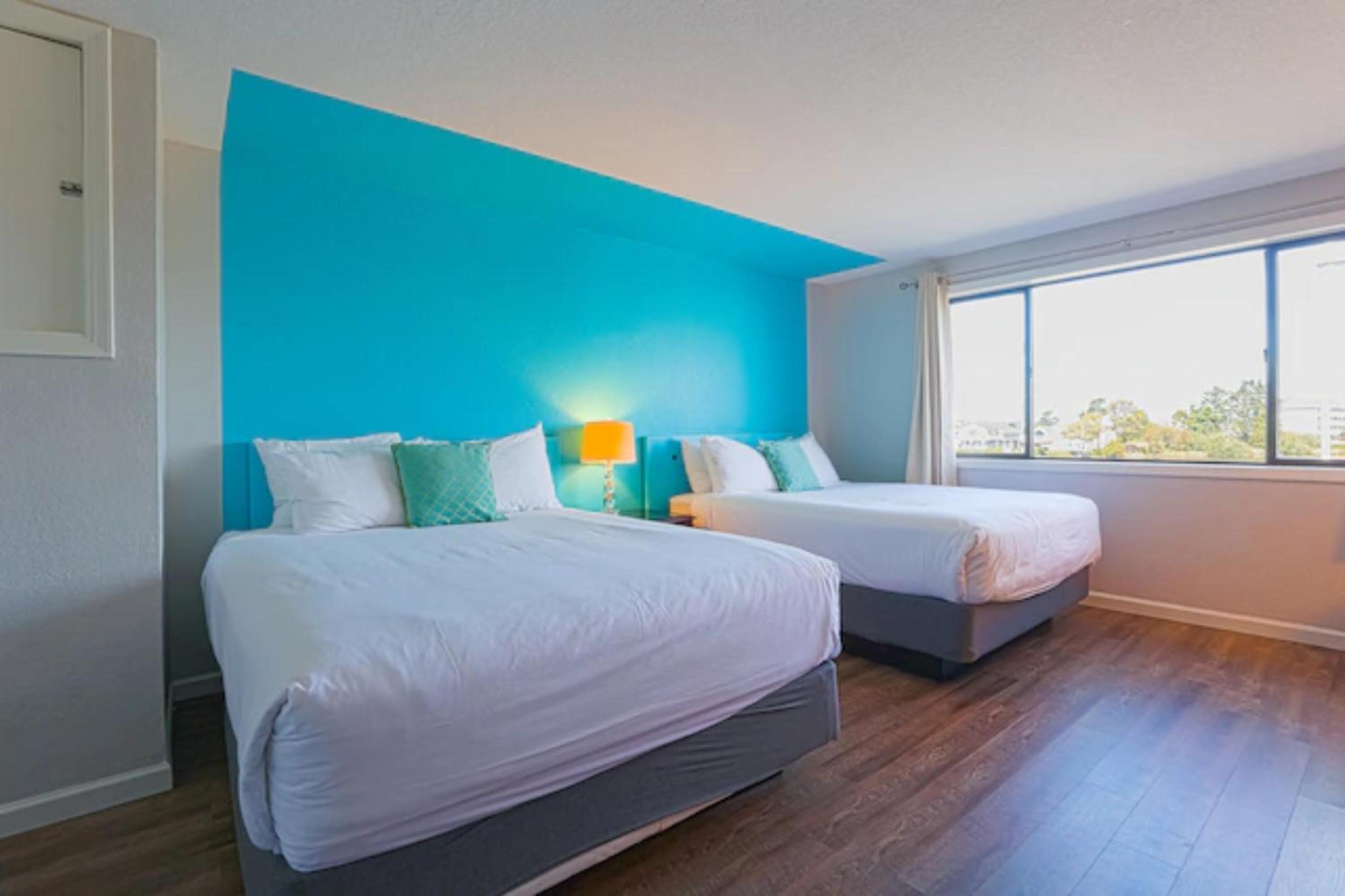 Two Queen Beds with Riverview & Balcony