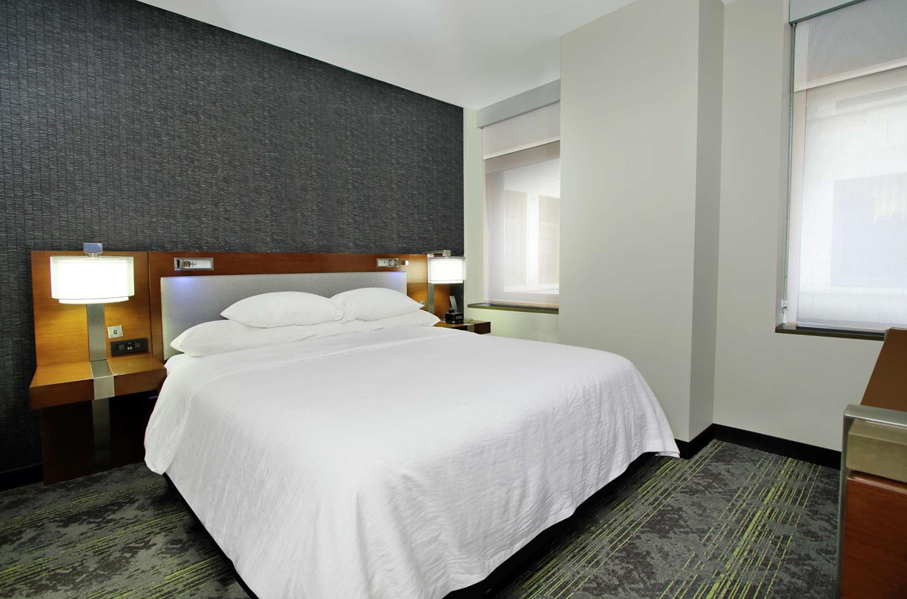 One-Bedroom King Suite - Hearing Accessible