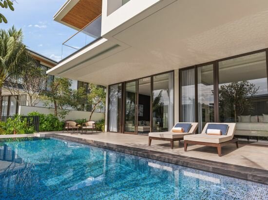 Lush Villa Three Bedroom With Pool