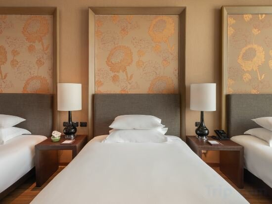 Superior Sky Triple Room