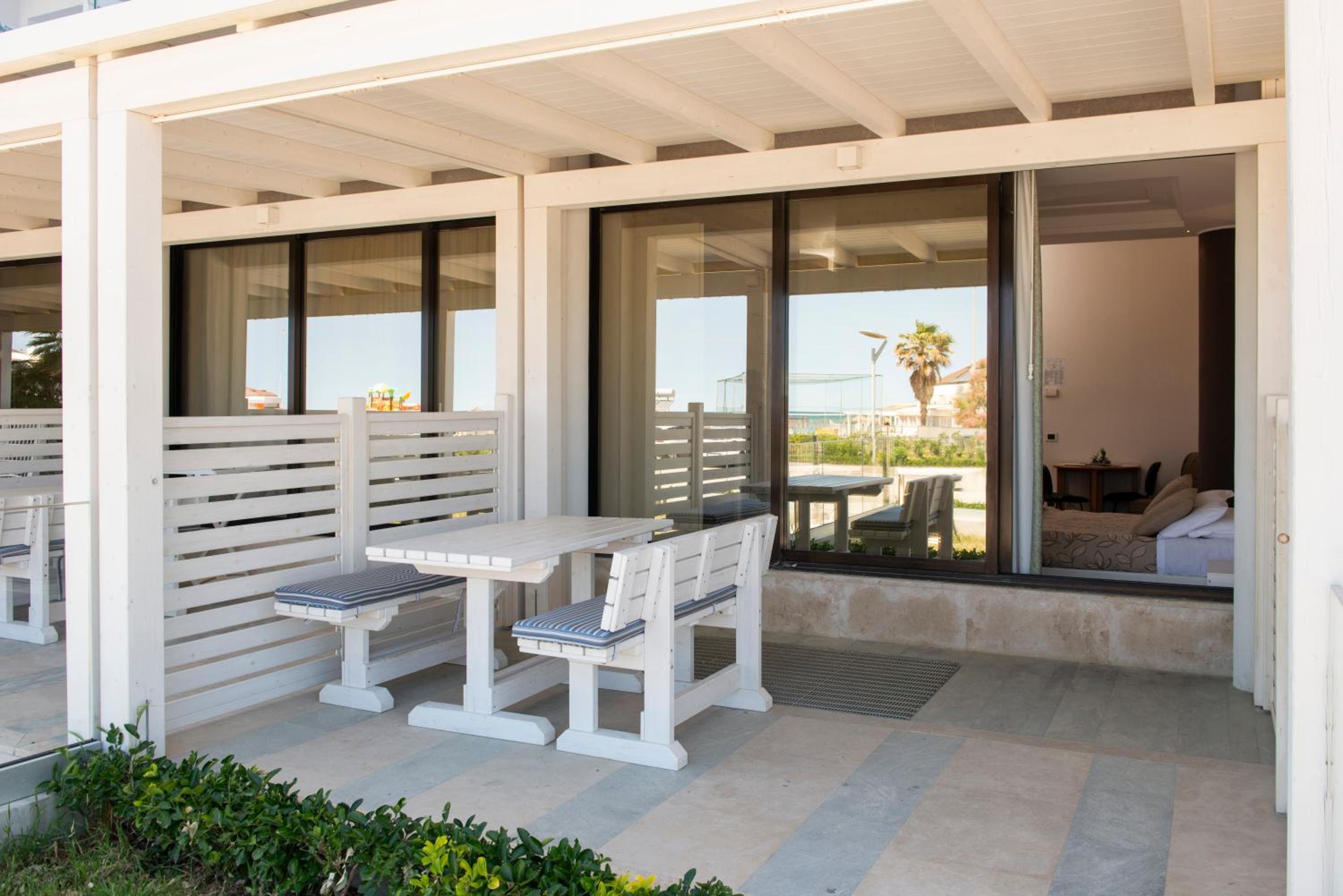 Deluxe Apartment with Private Garden