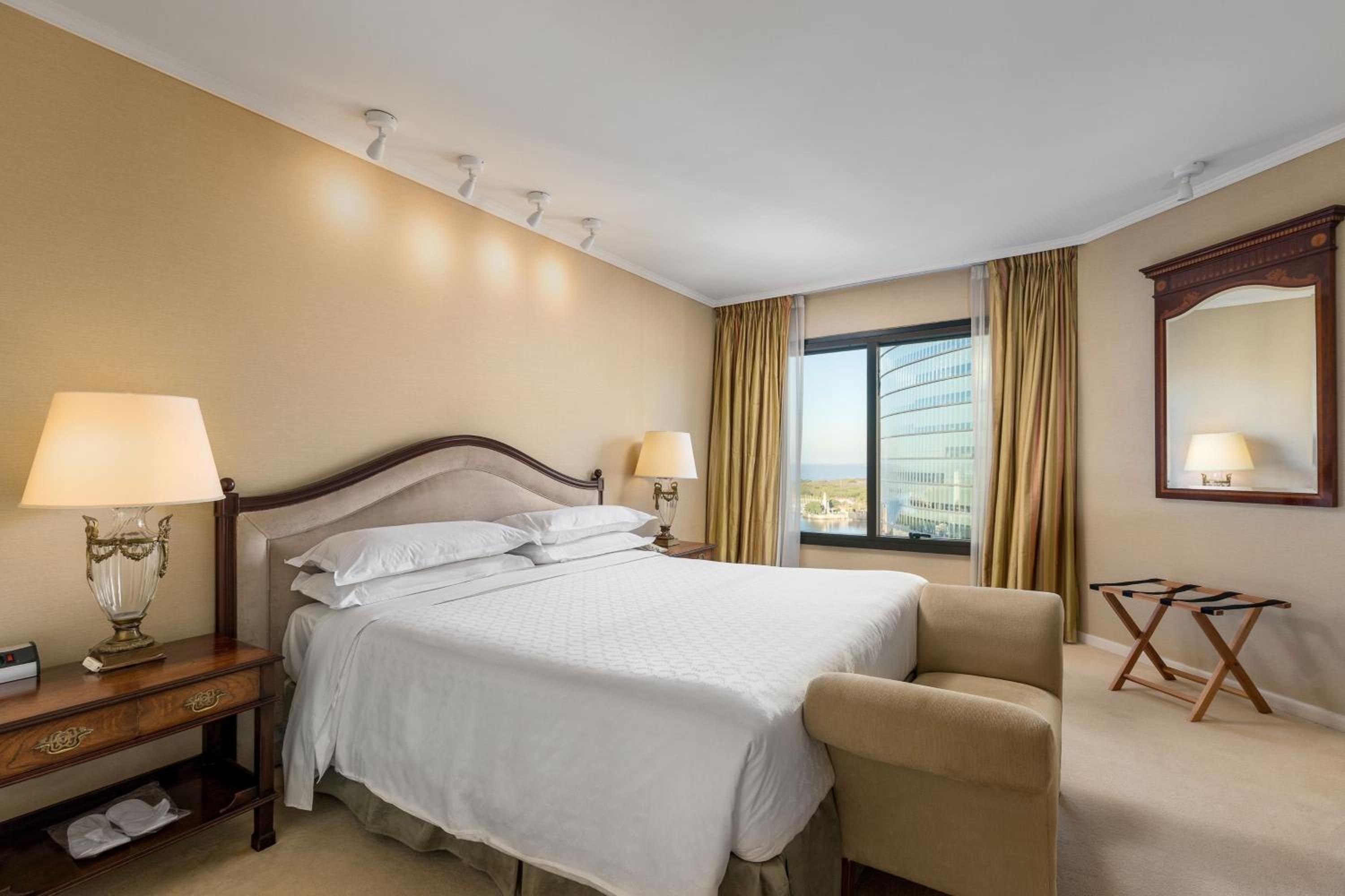 Belgrano Suite - Club Lounge/High Floor