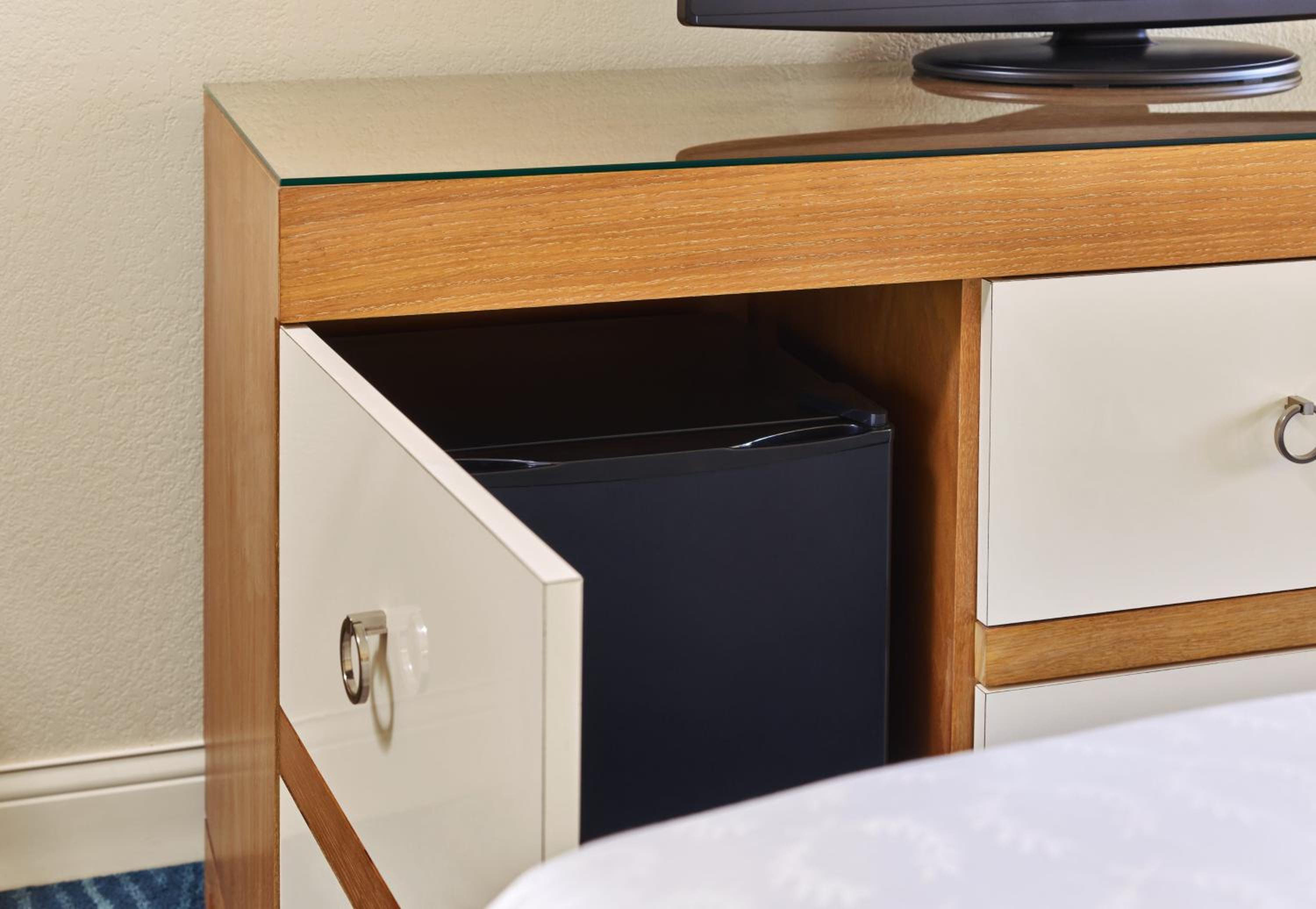 Large King Room with Sofa Bed - Hearing Accessible