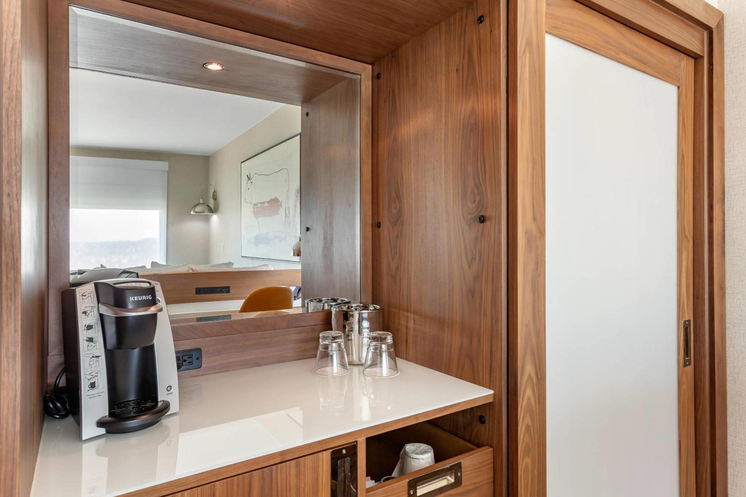 Queen Room with Two Queen Beds - Accessible/Non-Smoking 