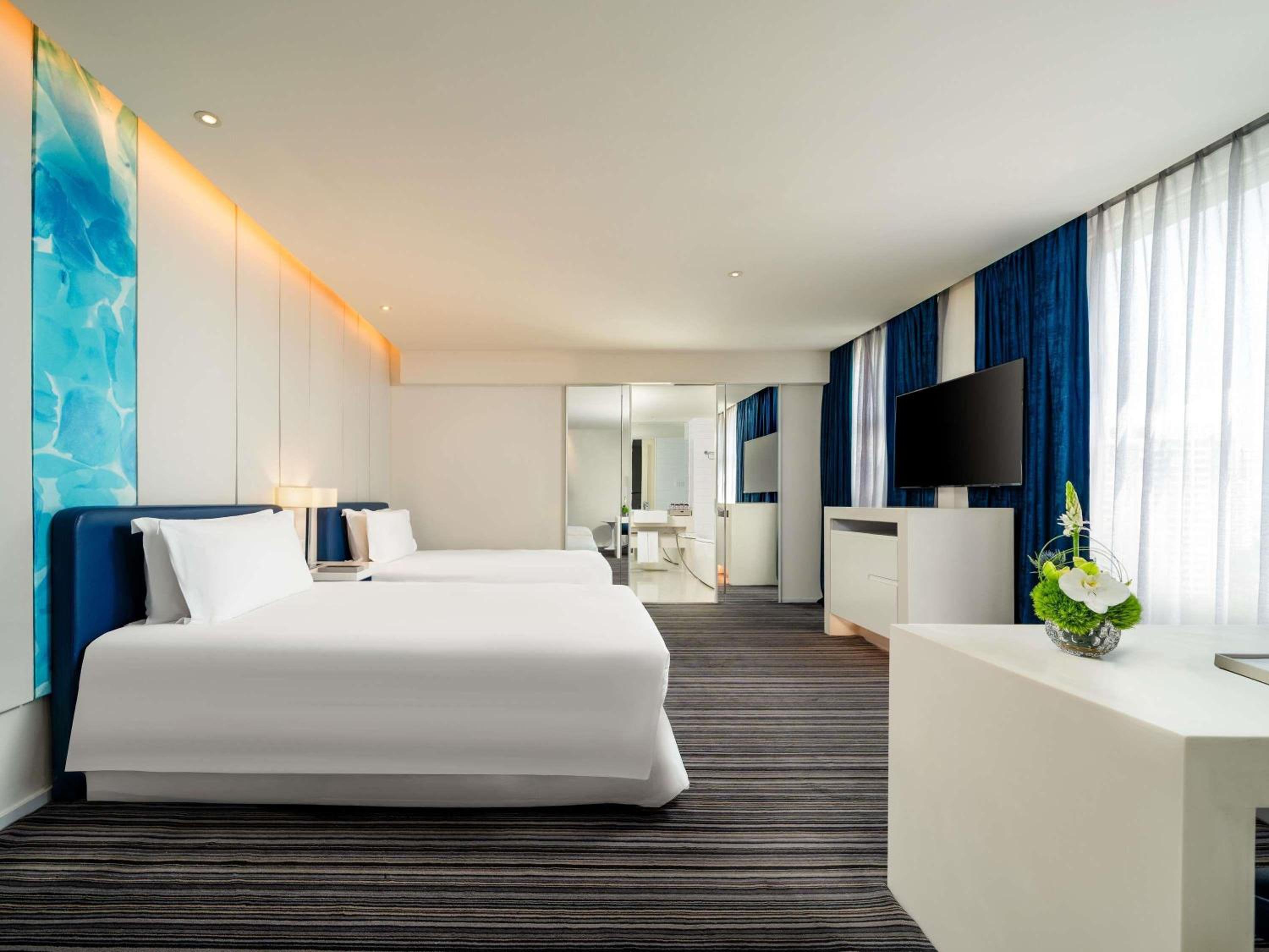 Deluxe Executive Double Room with Two Double Beds and Lounge Access