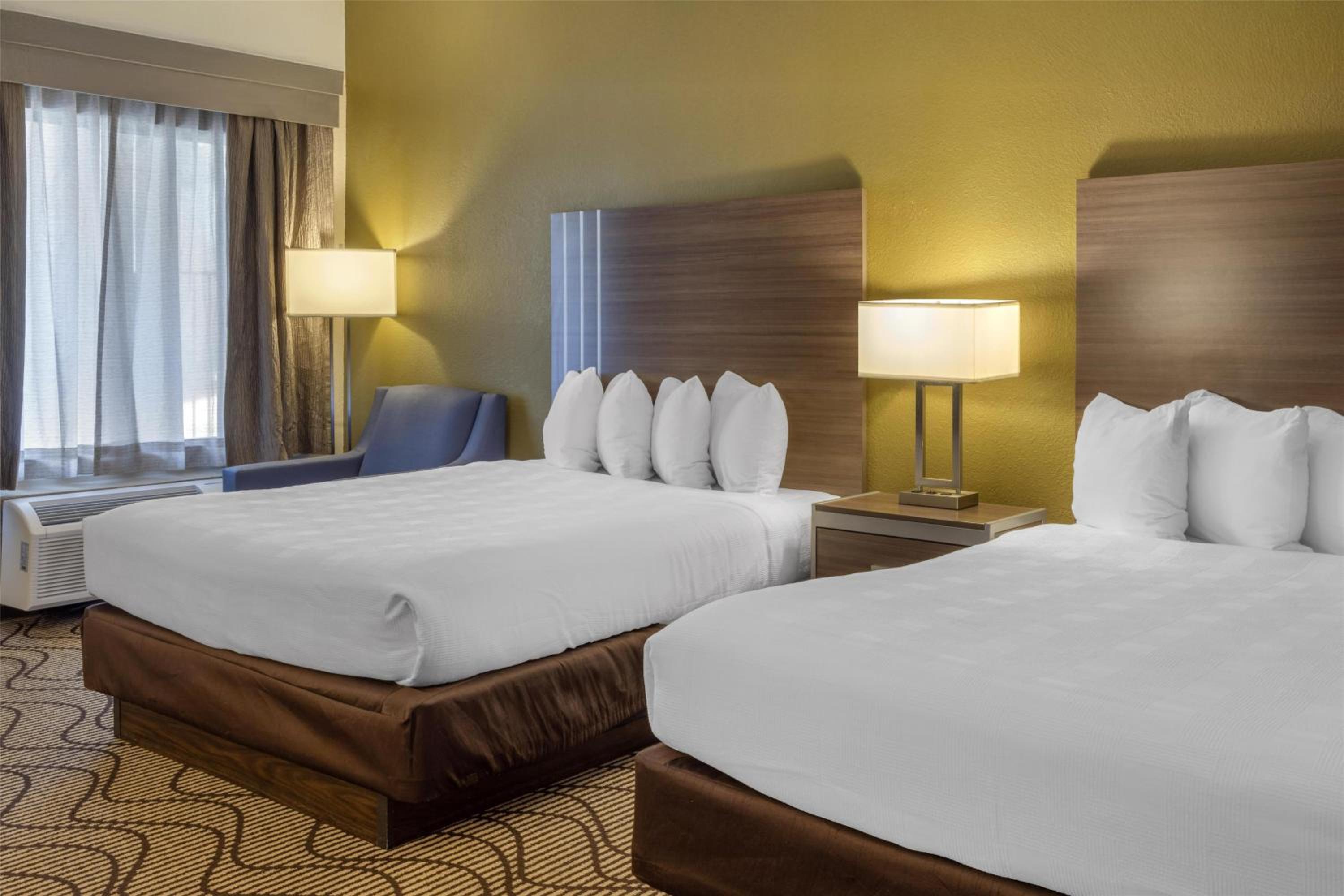 Queen Room with Two Queen Beds and Spa Bath - Non-Smoking