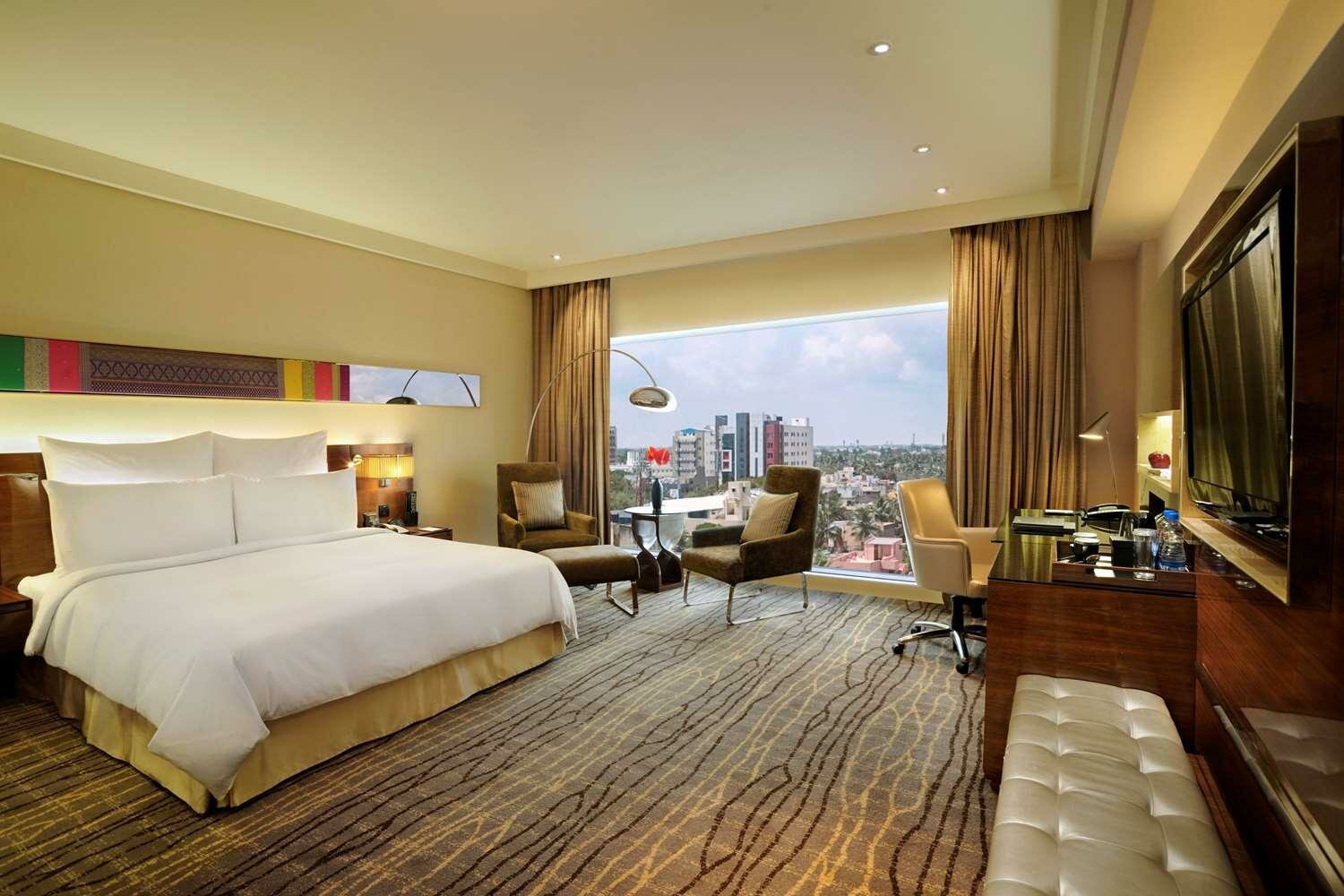 Deluxe King Hilton Room - City View - High Floor