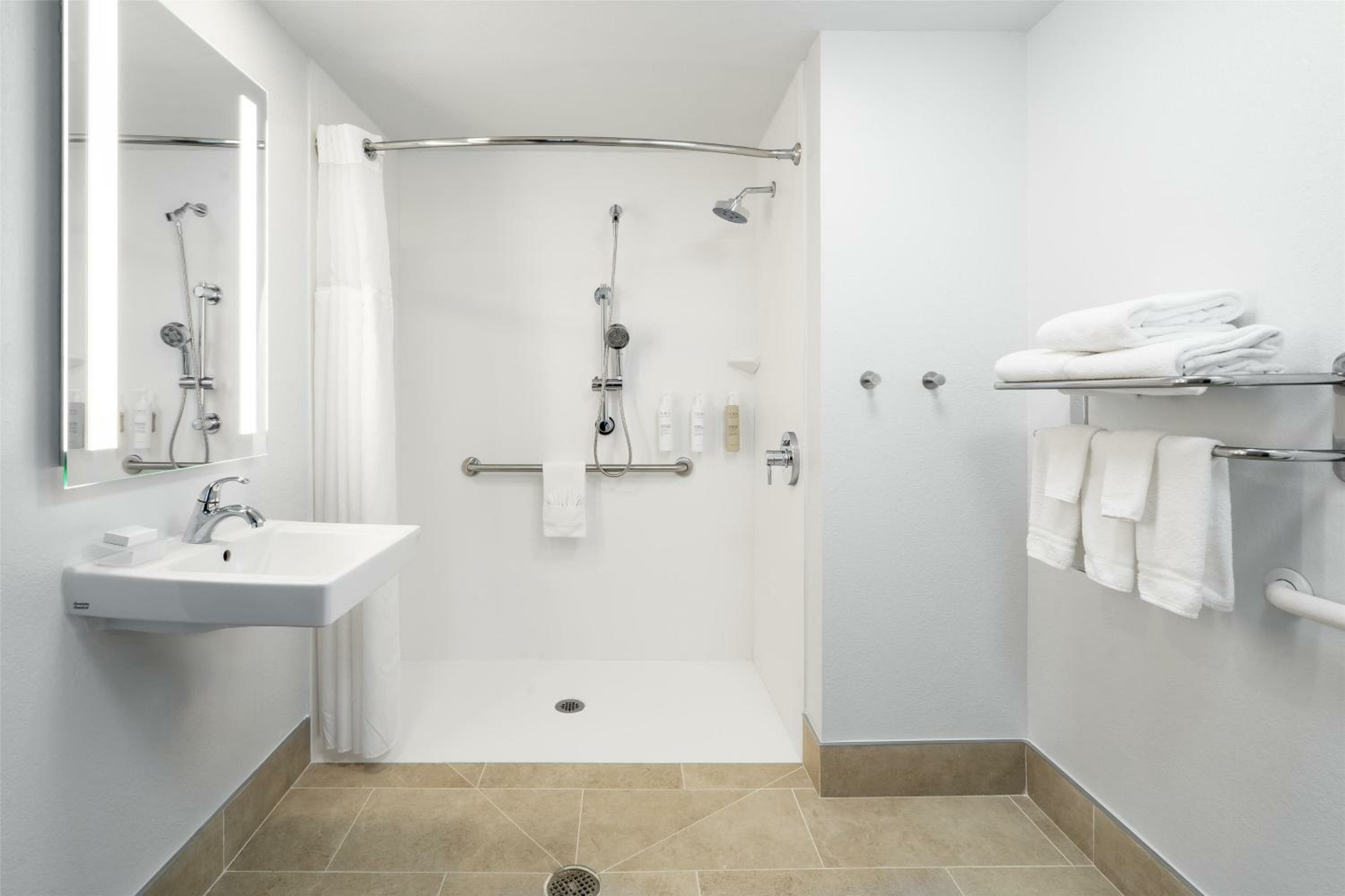 One-Bedroom Queen Suite with Two Queen Beds