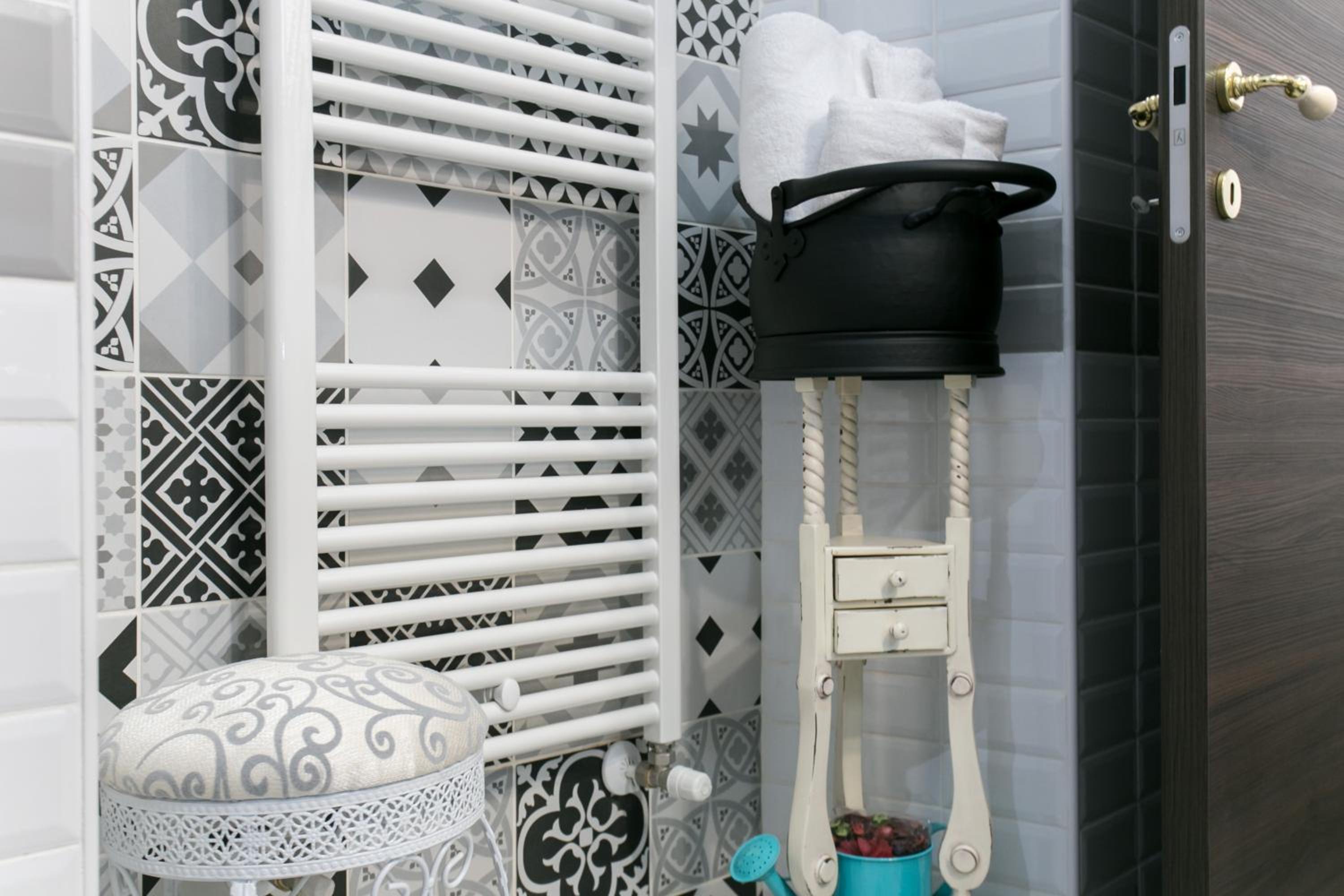 Apartment Black & White