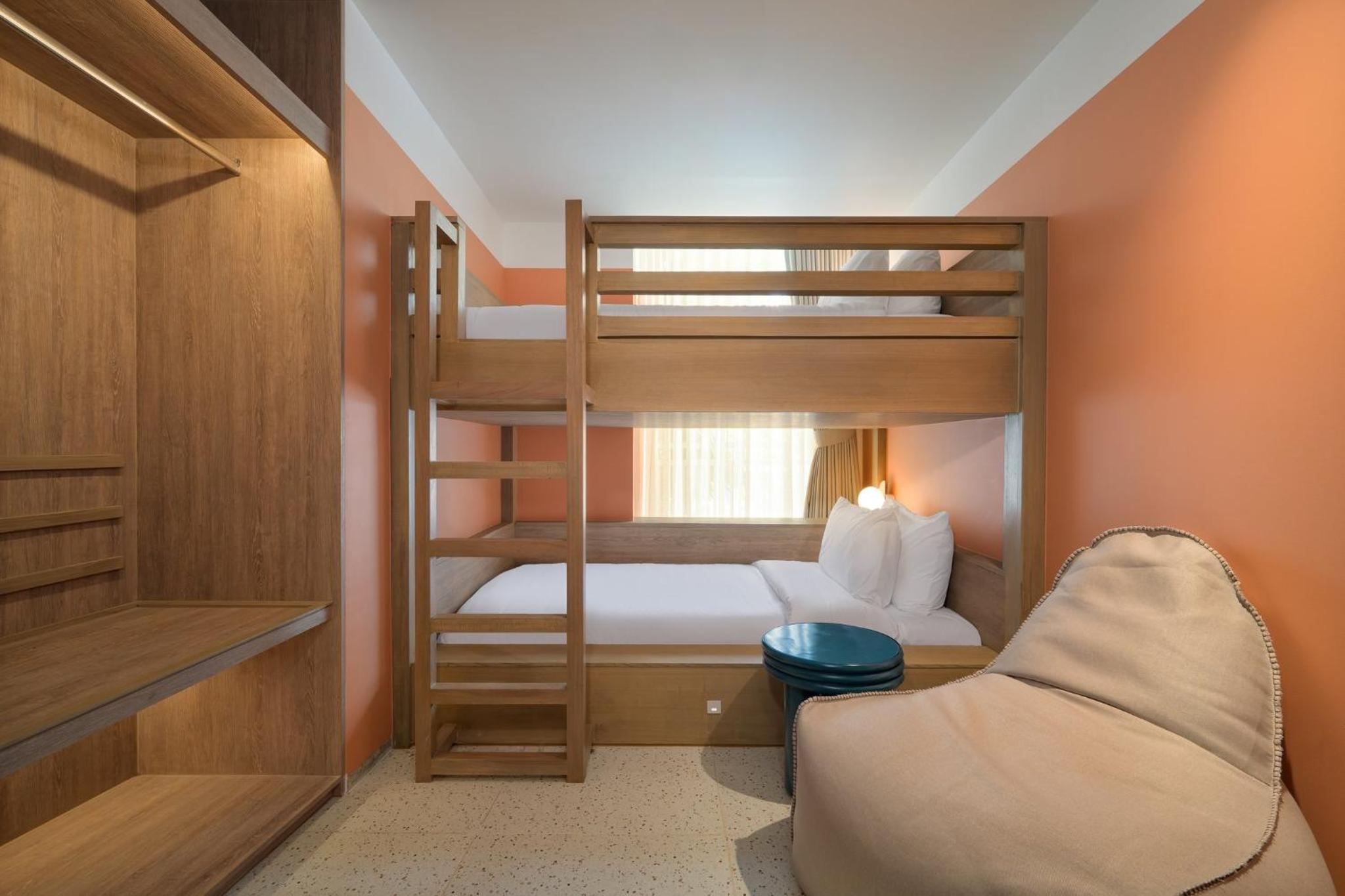 Deluxe Family Suite King