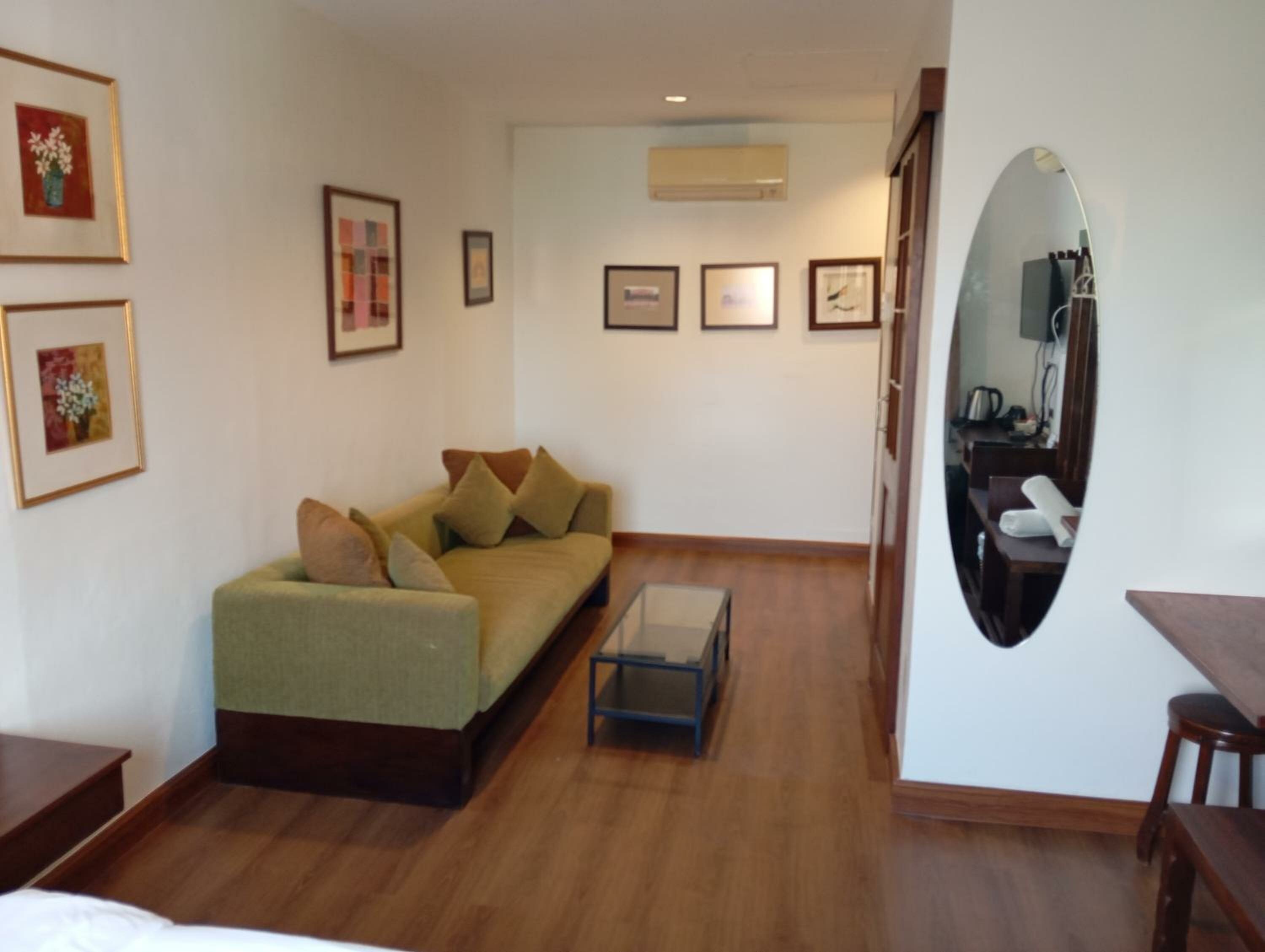 Deluxe Double Room (2 Adults + 1 Child)