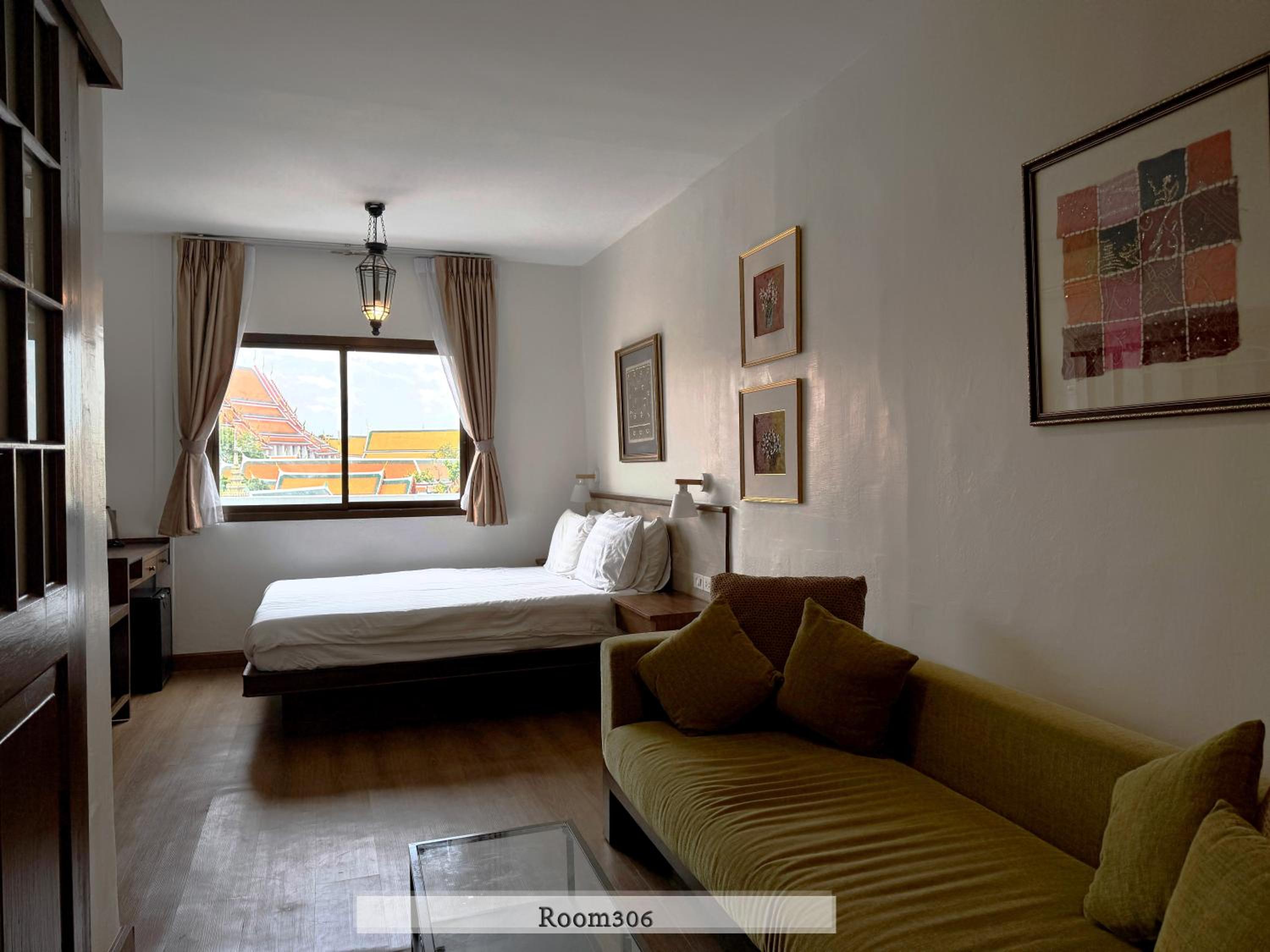 Deluxe Double Room (2 Adults + 1 Child)