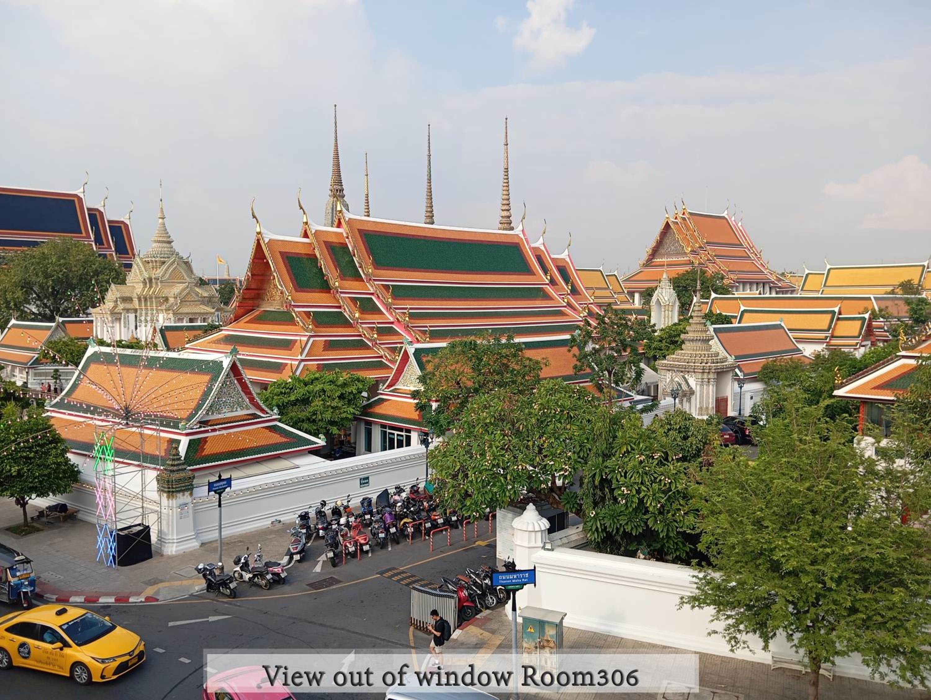 Deluxe Double Room (2 Adults + 1 Child)