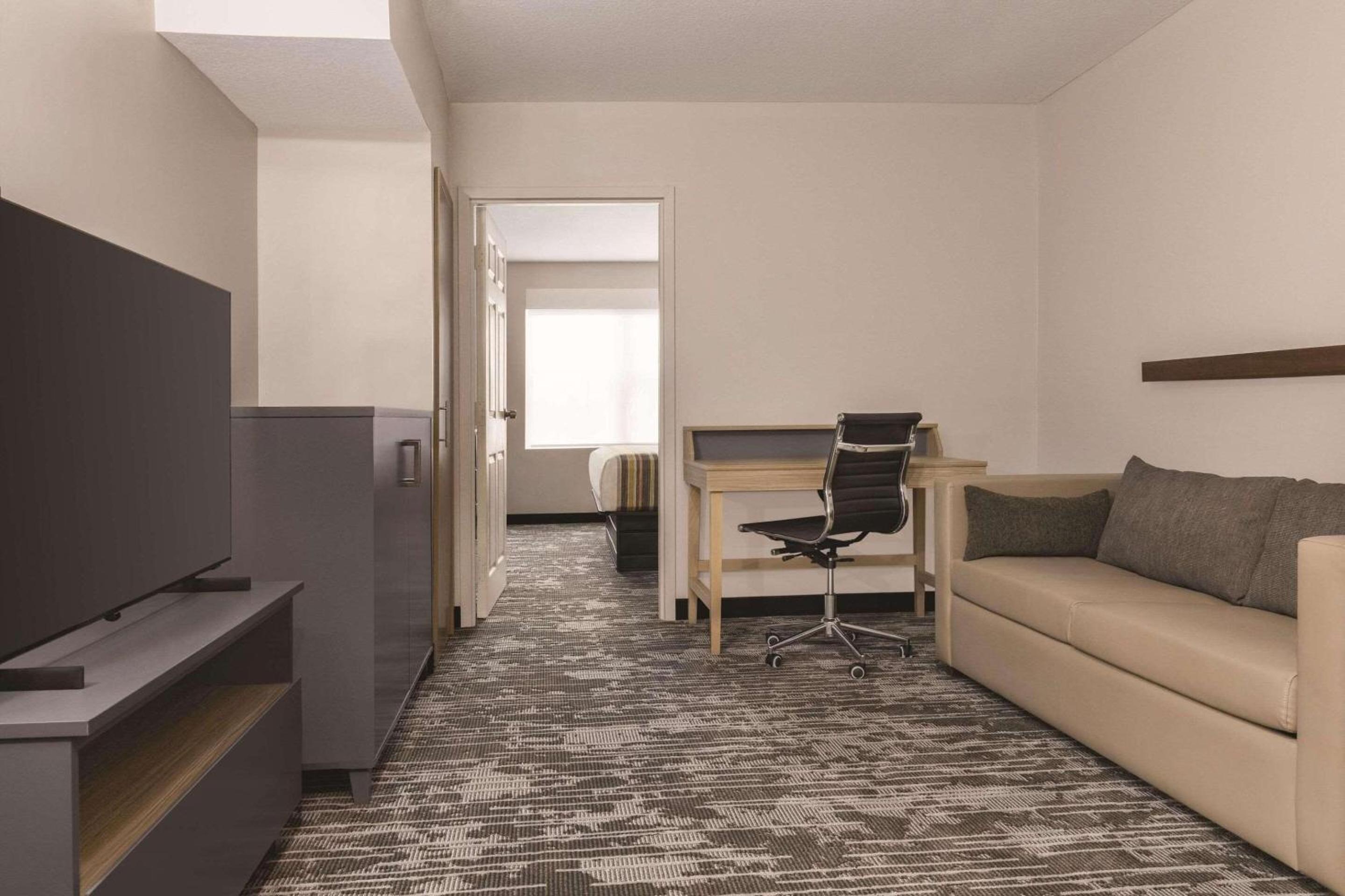 One-Bedroom King Suite - Non-Smoking