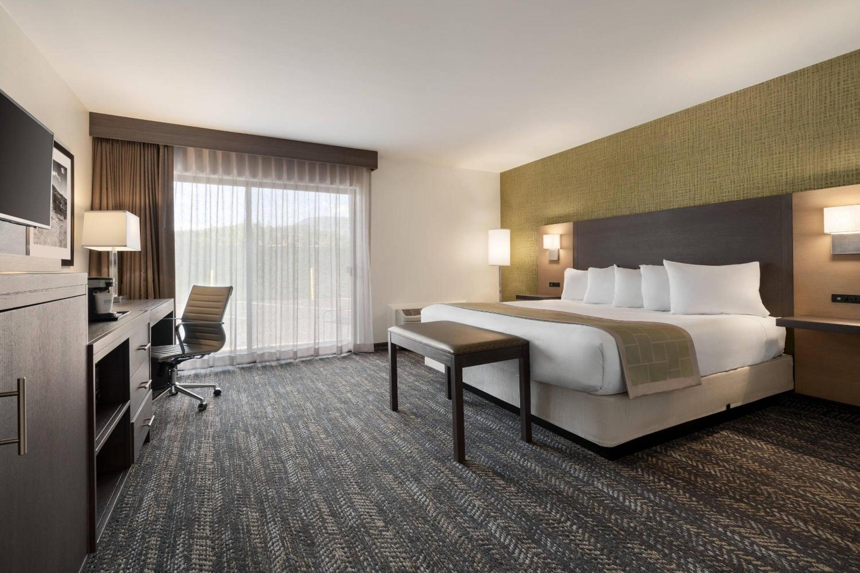 King Room with Patio - Disability Access/Non Smoking