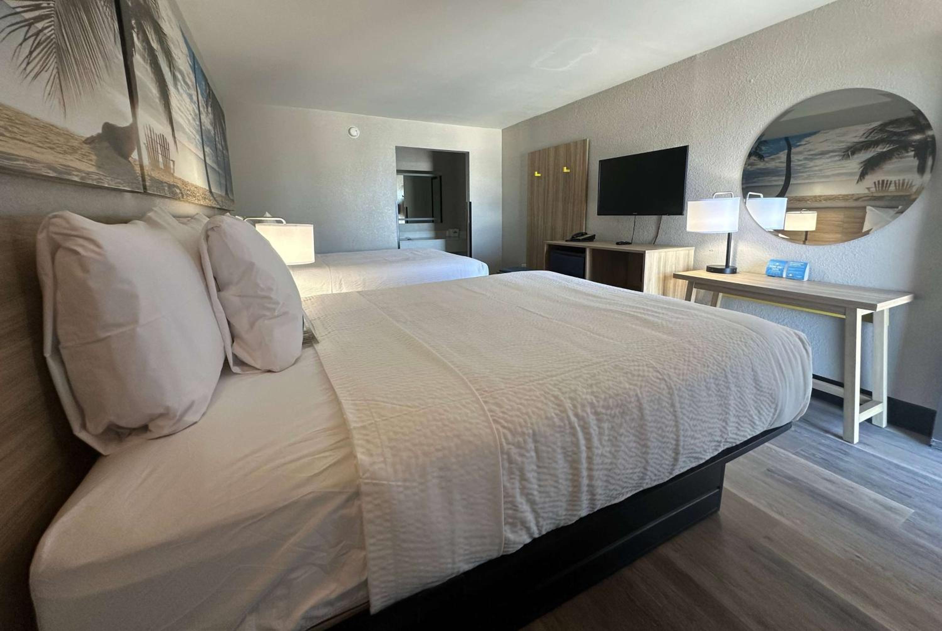 Queen Room with Two Queen Beds - Non-Smoking