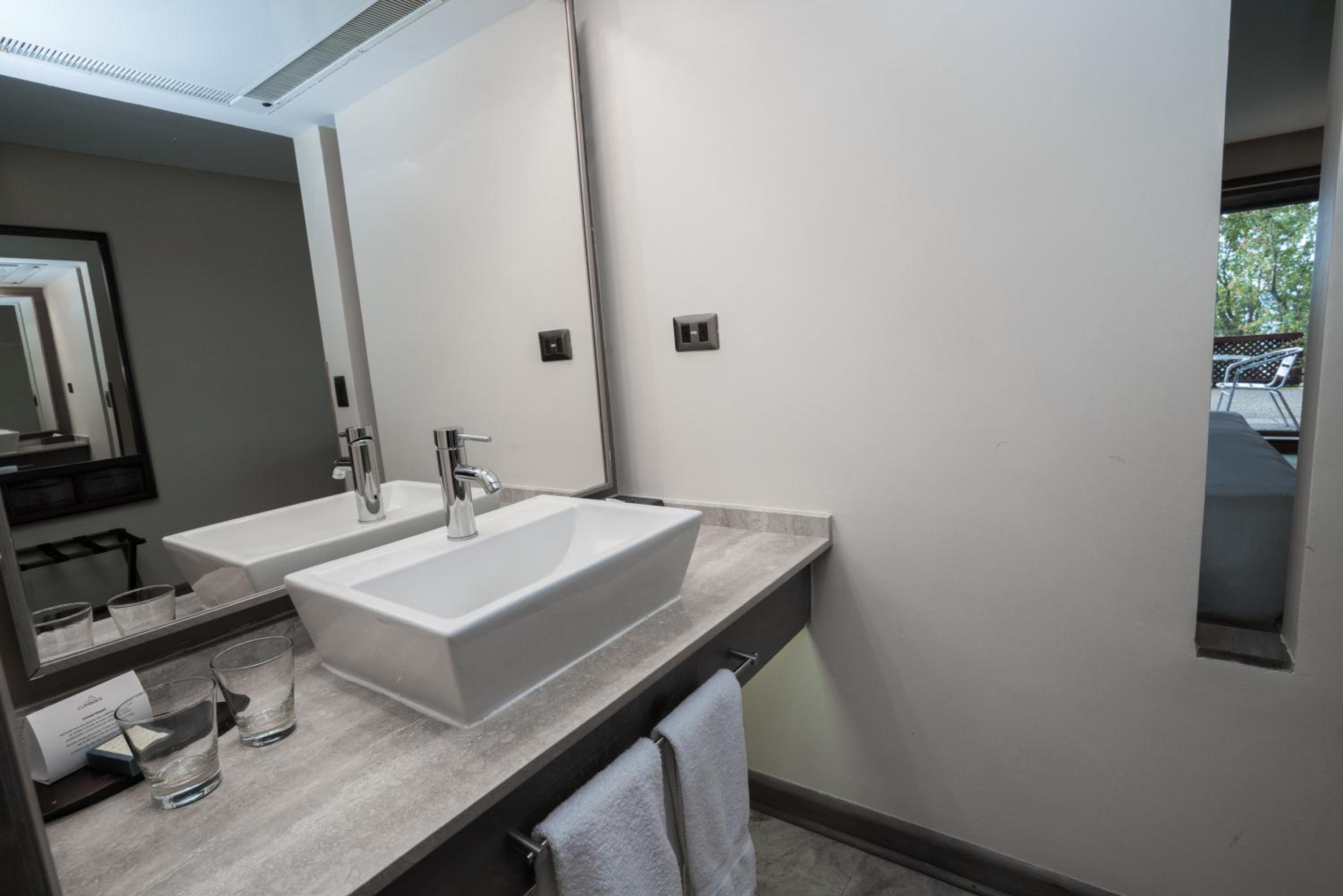 King Suite - Non-Smoking