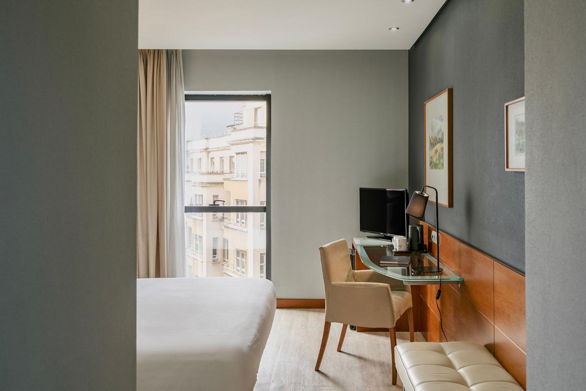 Deluxe Double or Twin Room with City View