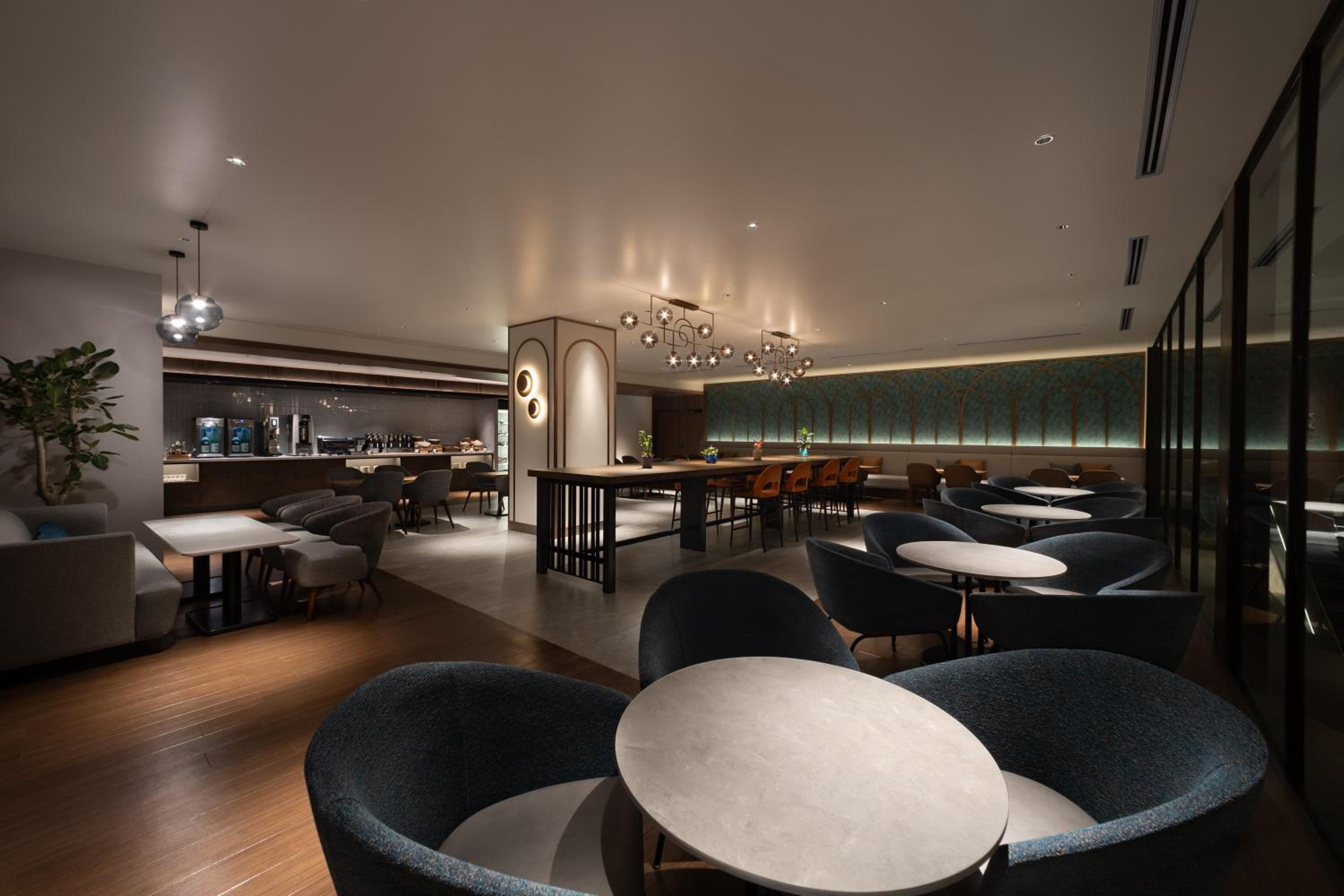 Special Offer - Residential Family Room with Lounge Access