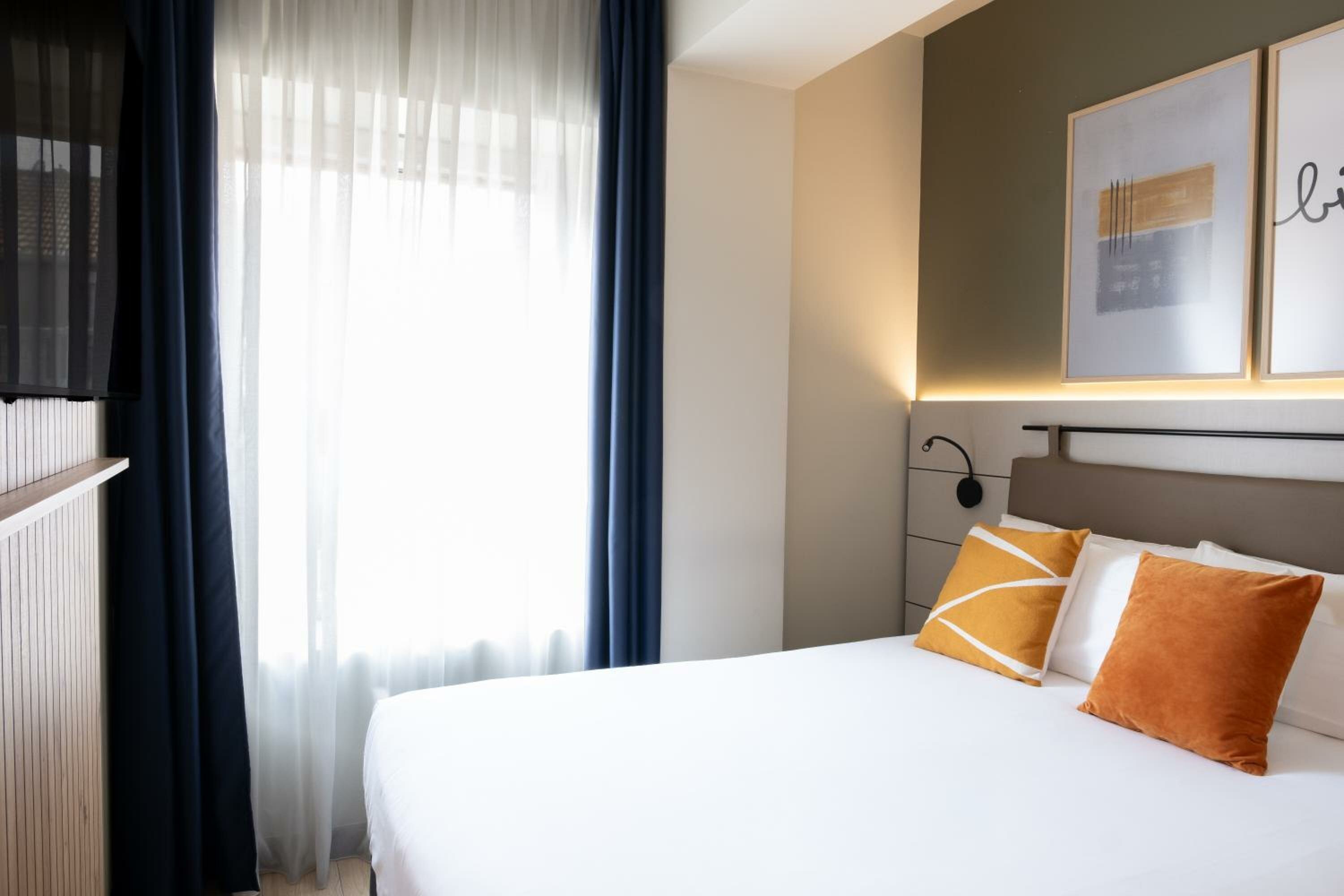 Small Double Room - Mobility Accessible