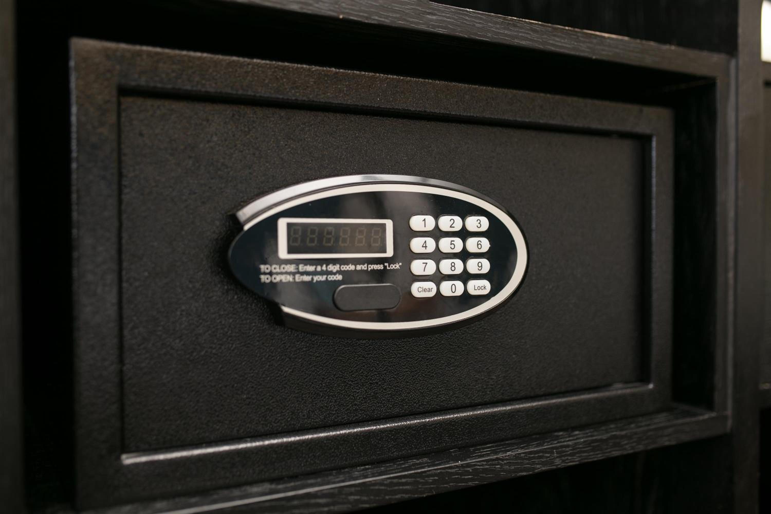 Suite Double/Twin With Balcony and Pool View