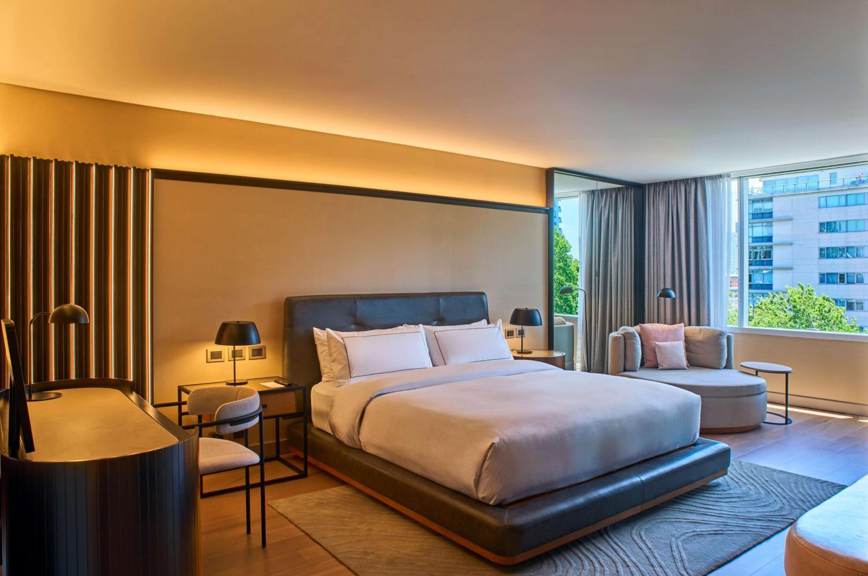 One-Bedroom Corner Suite - City View